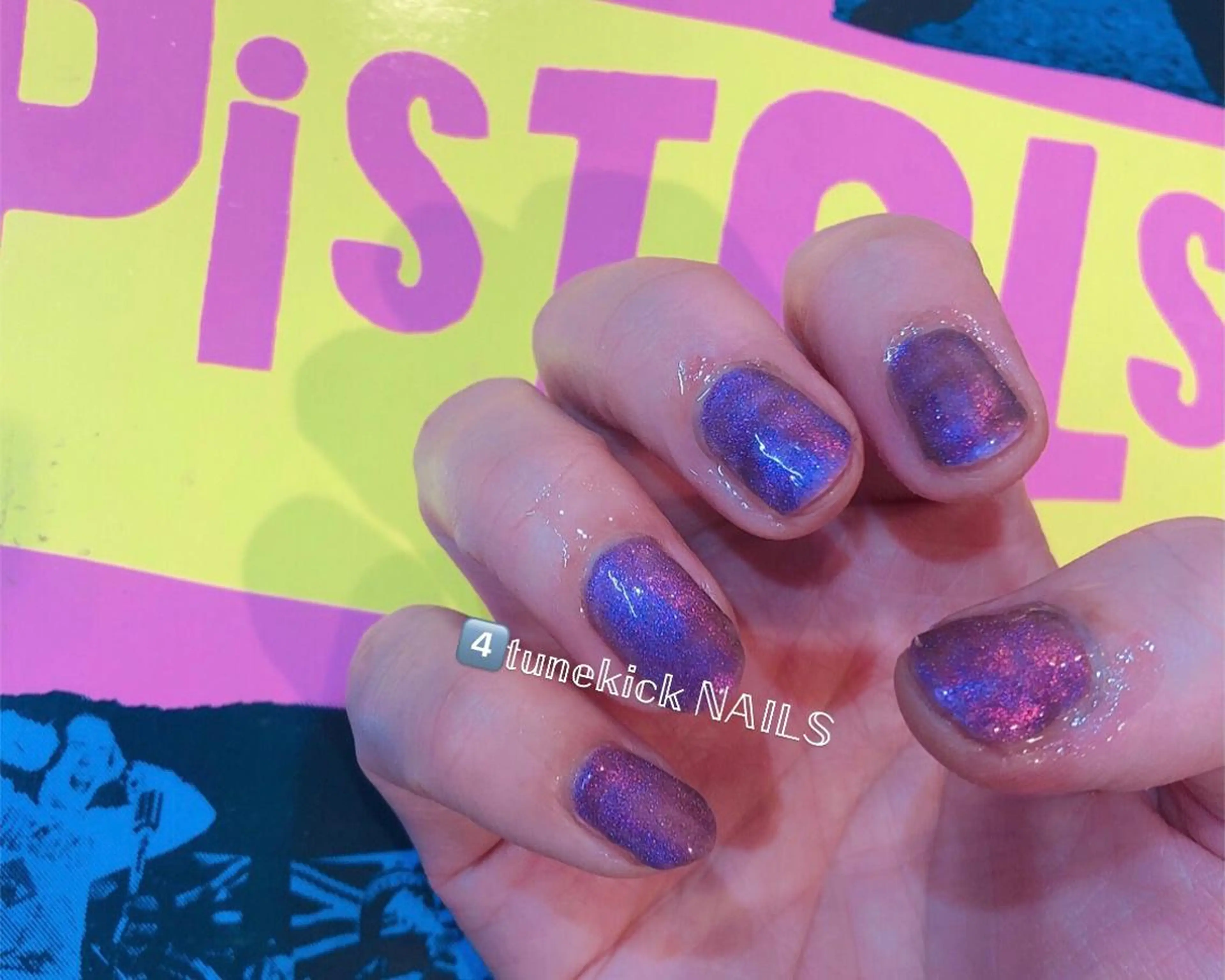 ネイル ブルー マグネットネイル ピンク 4tunekick NAILS(フォーチュンキックネイルズ)所属・光森 淳子のネイルデザイン