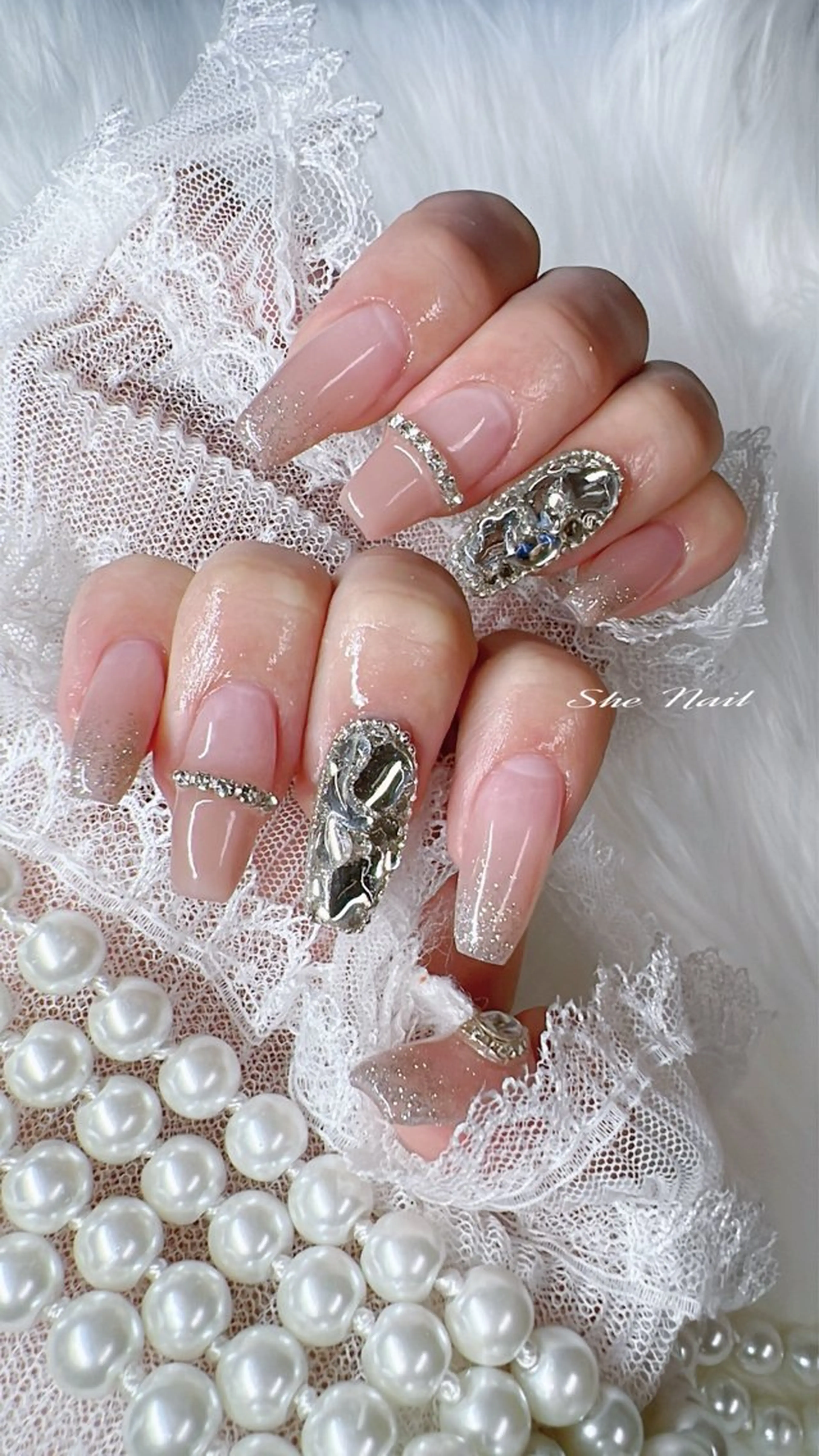 ネイル チークネイル 成人式 長さ出し フレンチネイル キラキラネイル ハンドネイル She   Nail所属・ISA_ BELLAのネイルデザイン