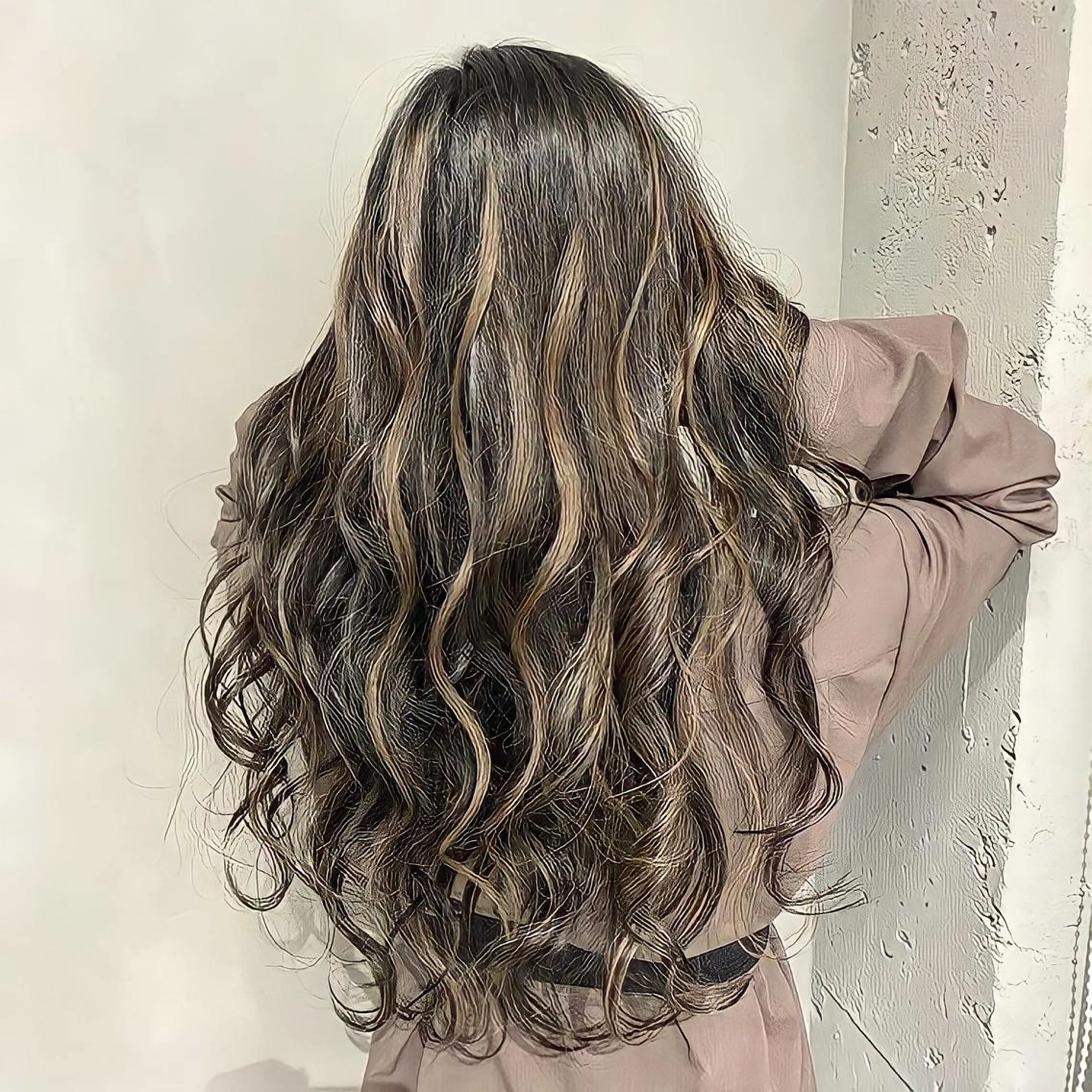 🌟ハイライトカラー🌟【ブリーチ1回＋全体カラー1回】トリートメントの写真