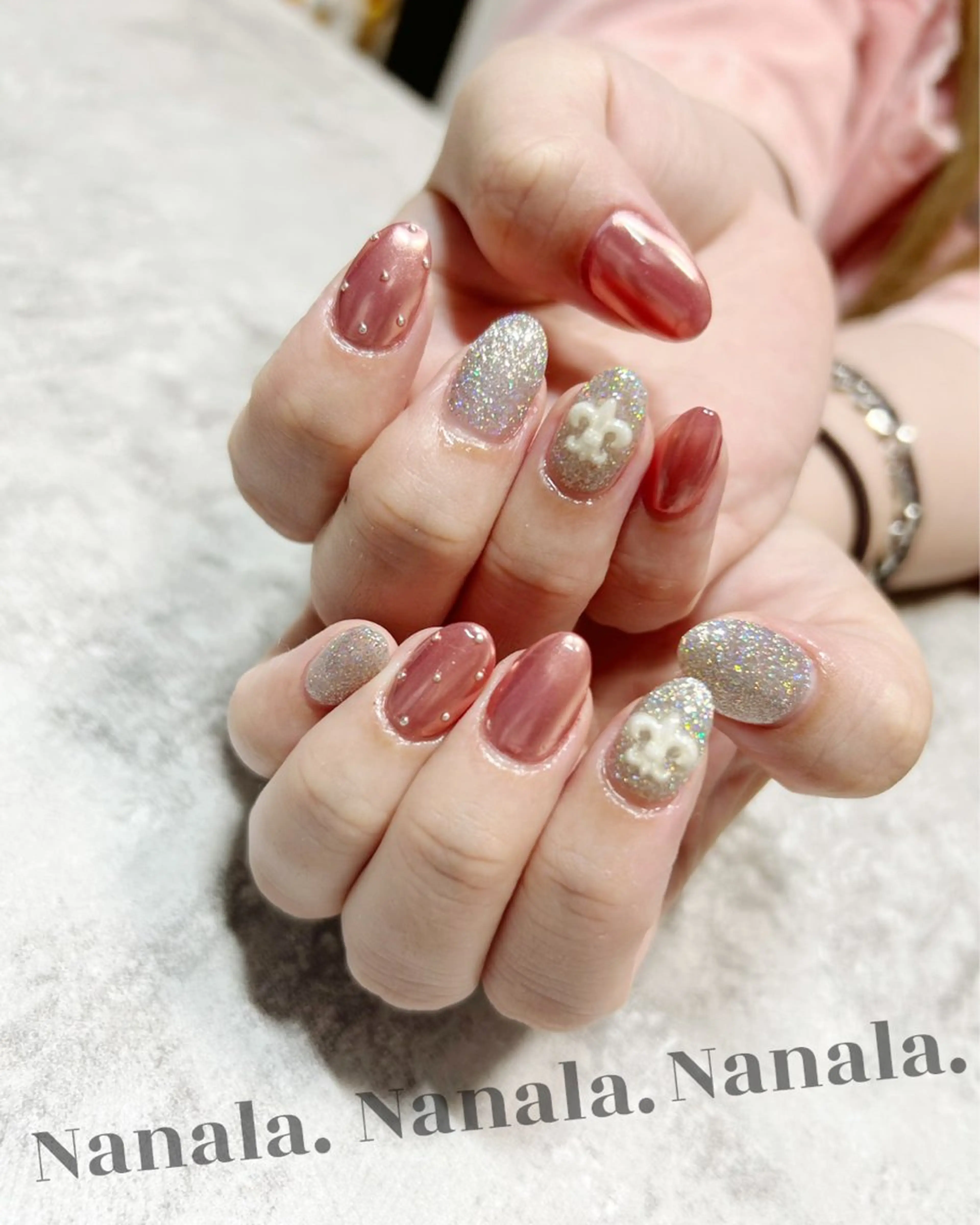 ネイル アートネイル オーロラネイル カジュアル フラッシュネイル フットネイル ハンドネイル ハンドケア Nanala. LUNAのネイルデザイン