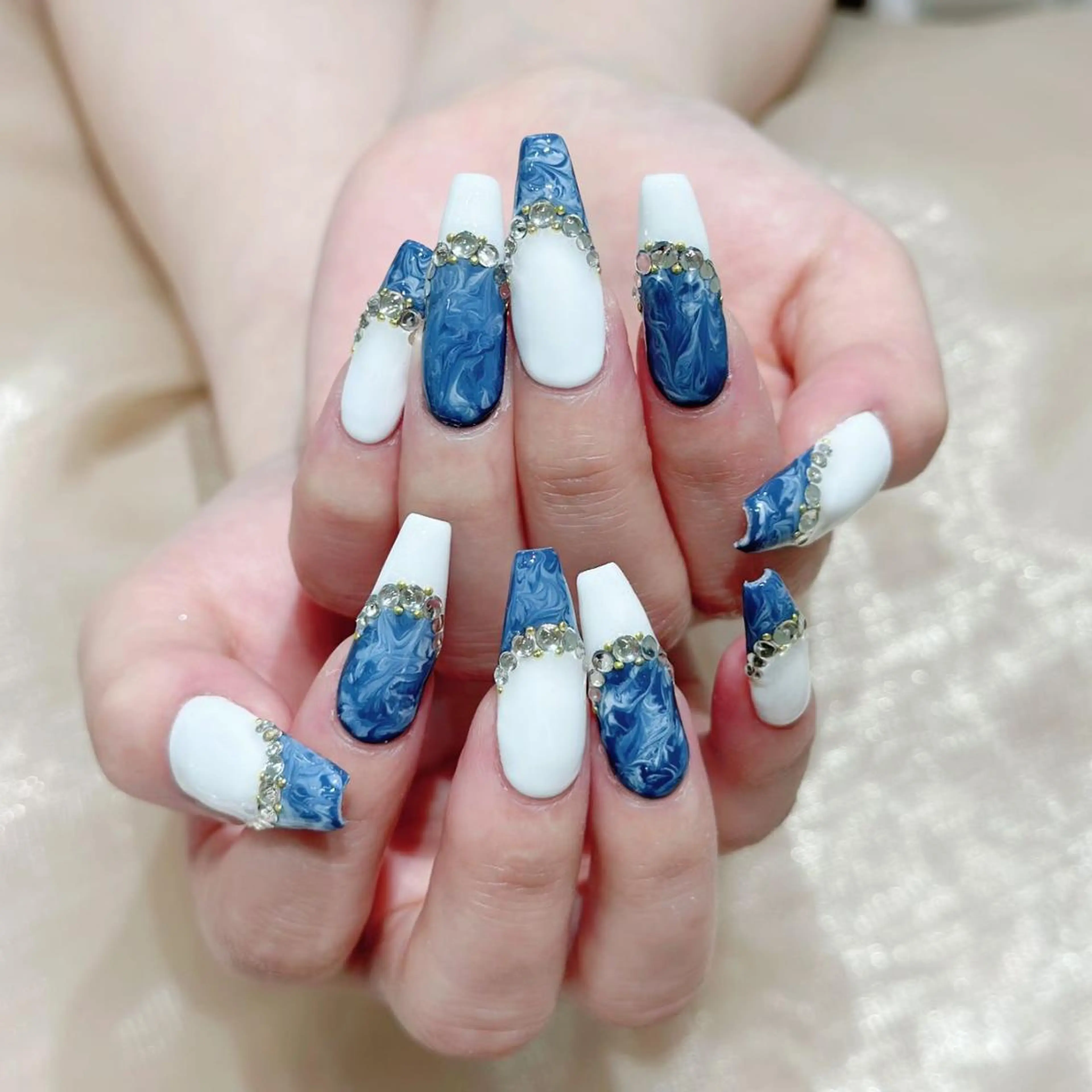 ネイル アートネイル 長さ出し ネイルチップ Queens みなみのネイルデザイン