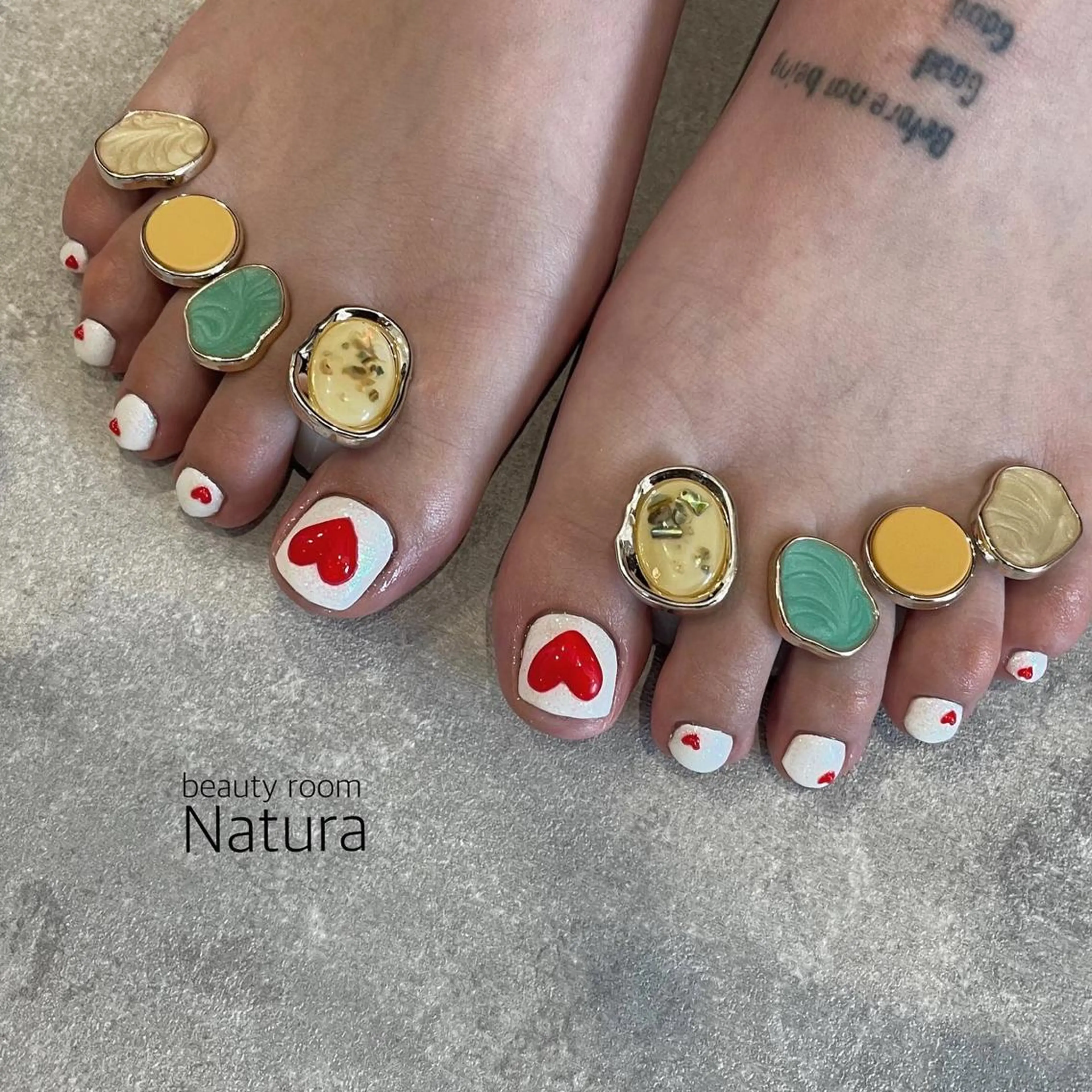 ネイル マツエク・マツパ アイブロウ フットネイル beautyroom Naturaのネイルデザイン