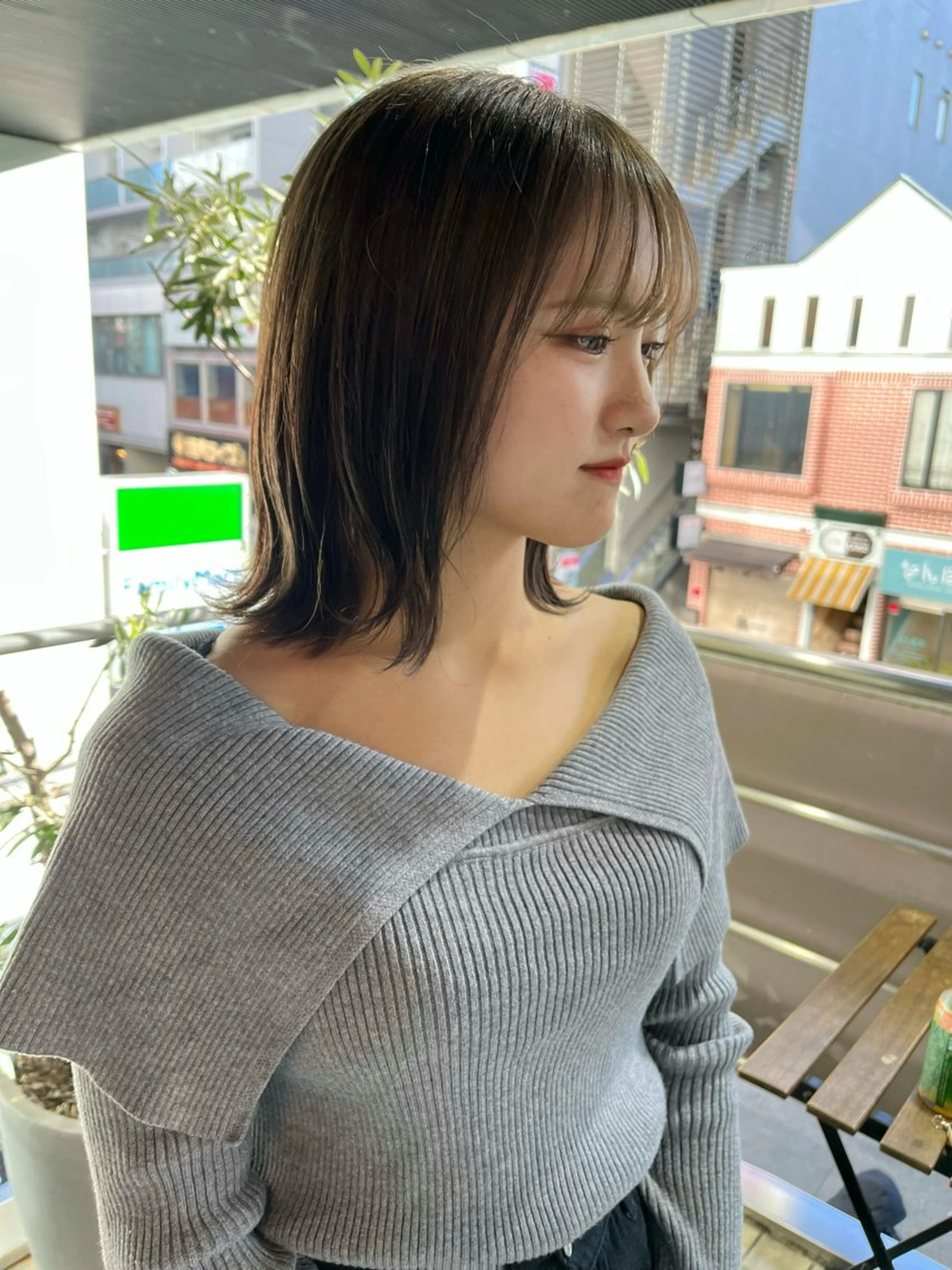 ミディアム カラー ブリーチ ケアブリーチ ダブルカラー イヤリングカラー グレージュ ヘアカラー トリートメント カットパーマ あさみのヘアスタイル