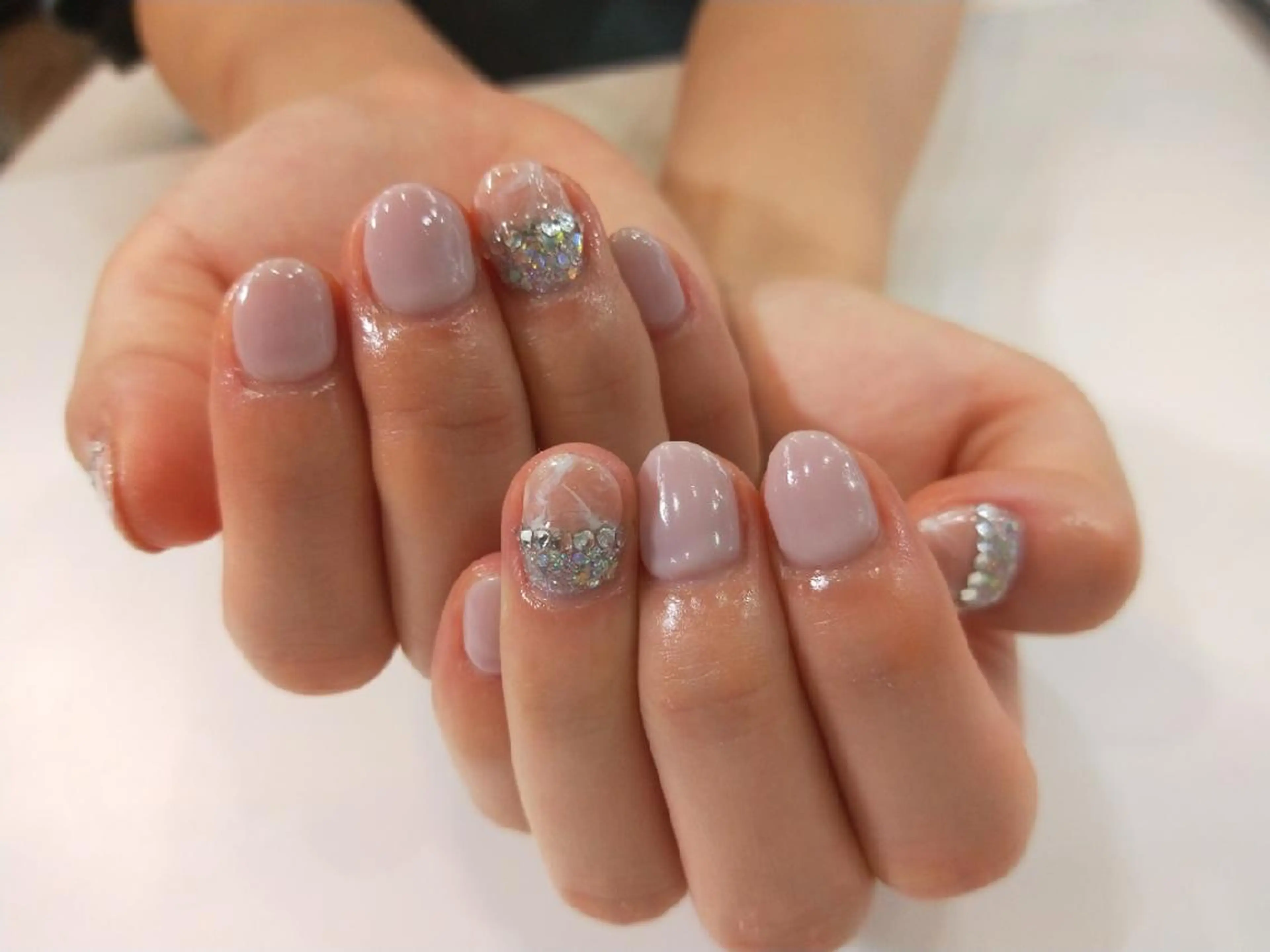 ネイル R'well所属・はばすみれ🎀ﾈｲﾙ 光ﾌｪｲｼｬﾙ ﾍｱのネイルデザイン