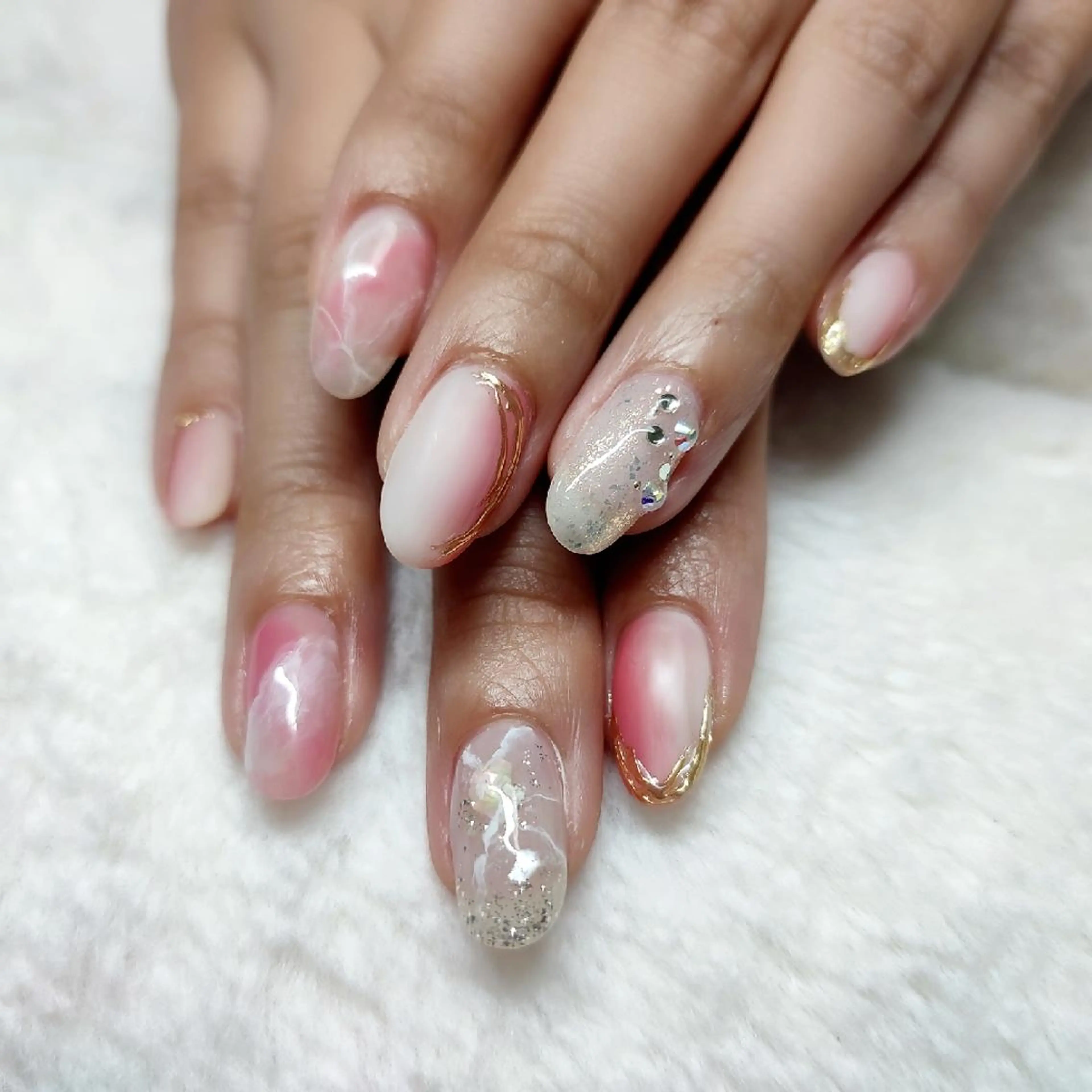 ネイル ハンドネイル RUNWAY 　　の眉毛・アイブロウイメージ