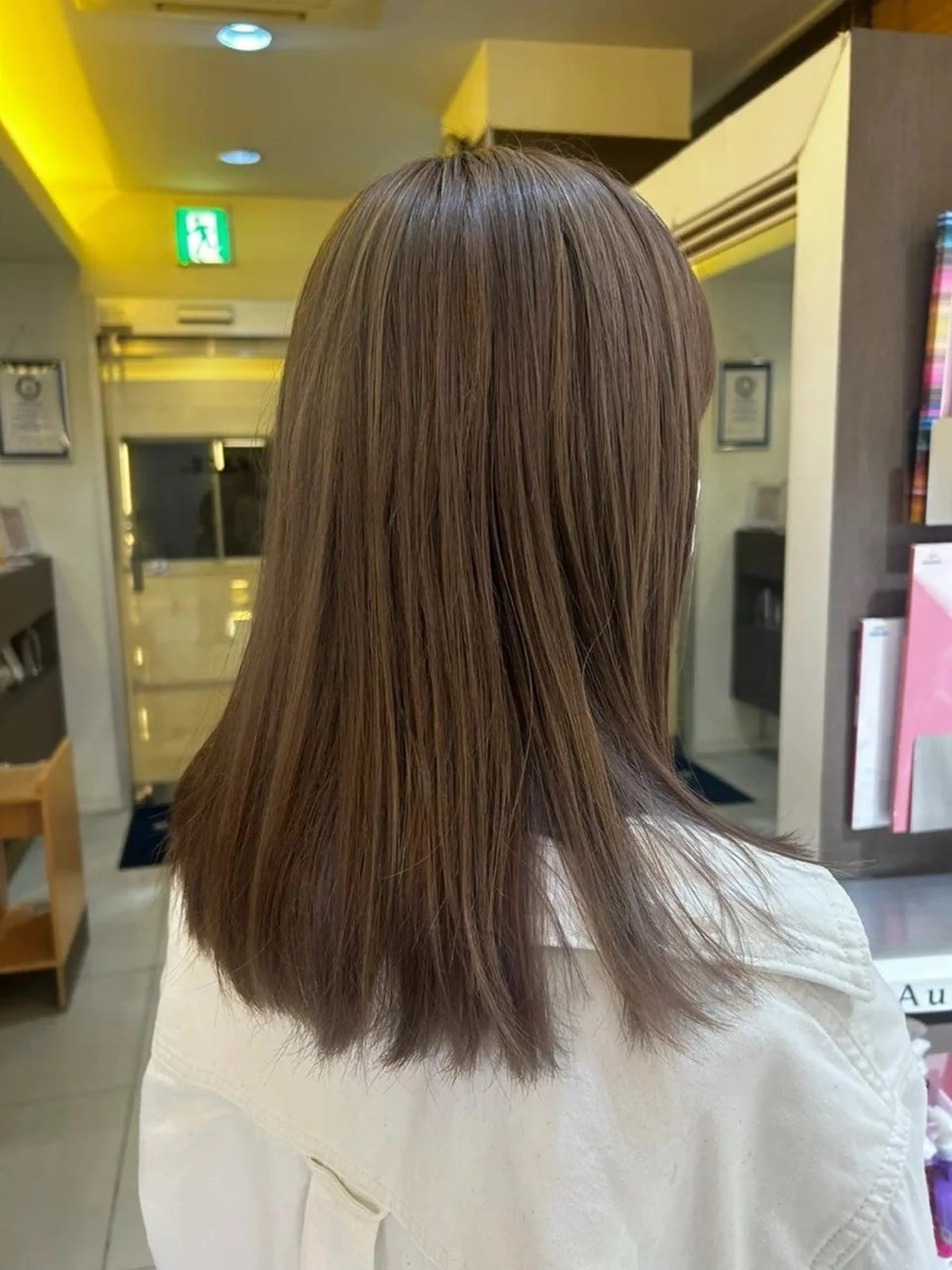 ミディアム カラー 山口愛莉 /暖色/艶髪のヘアスタイル