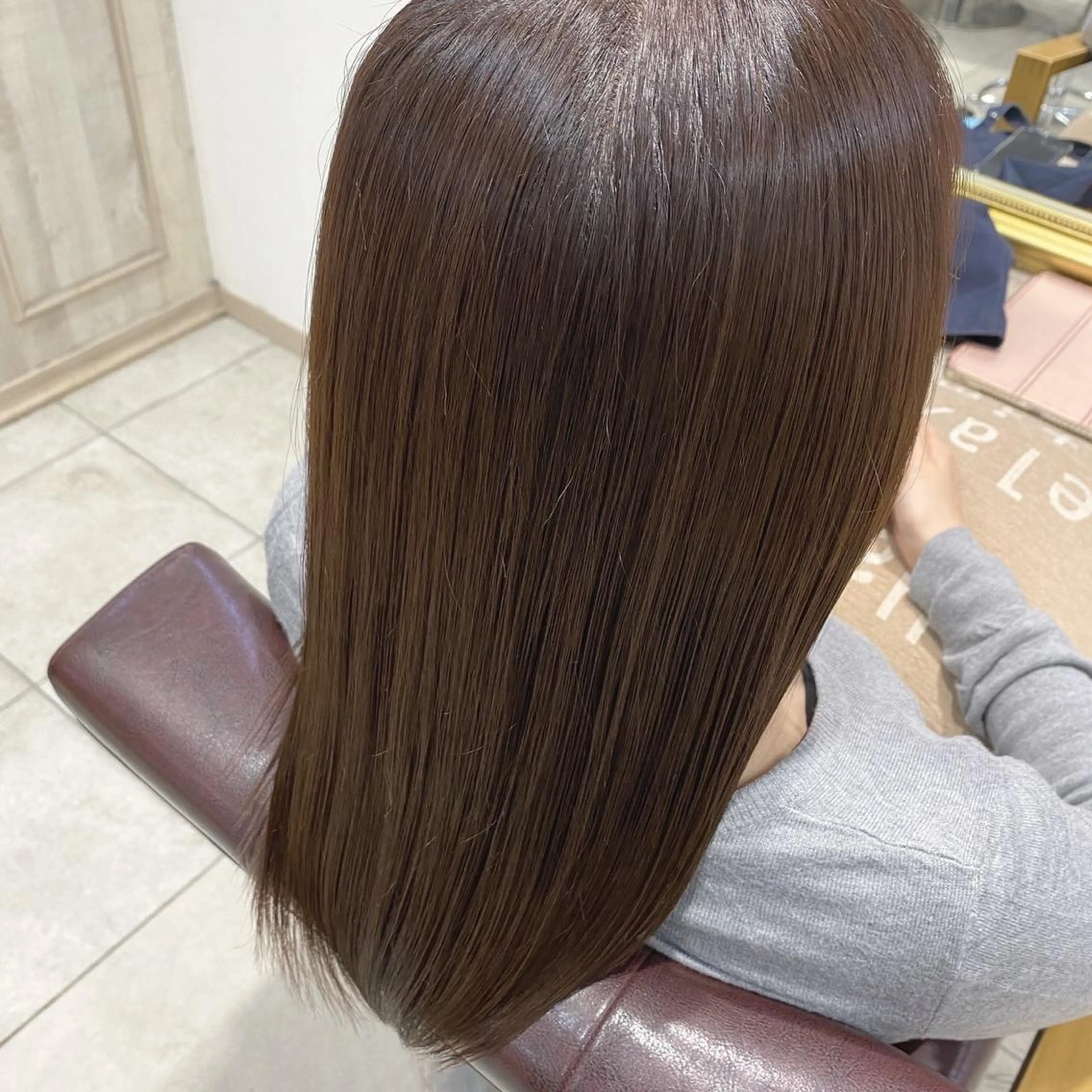 ロング cinq PROJECT所属・ミルクティーベージュ /三村克彦のヘアスタイル