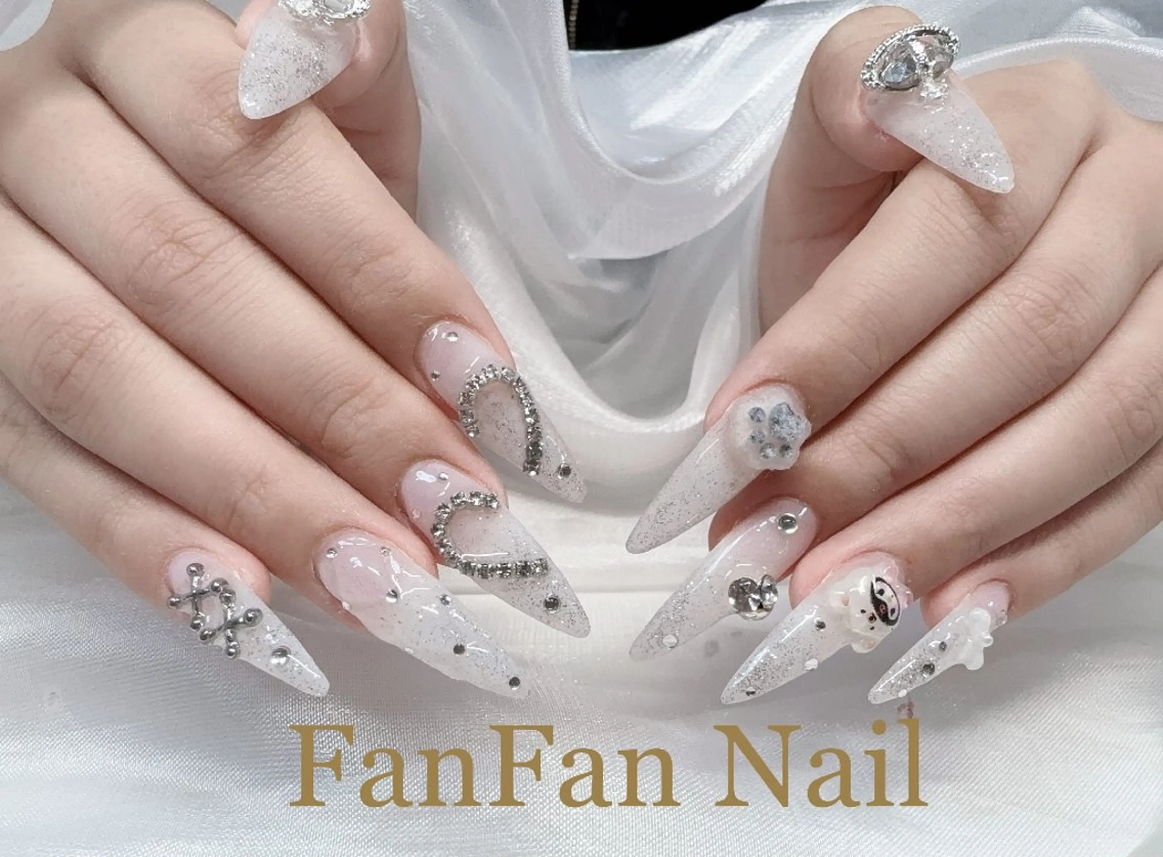 ネイル アートネイル オーロラネイル ガーリー キラキラネイル 韓国ネイル ハンドネイル Fanfan  長さ出し専門のネイルデザイン