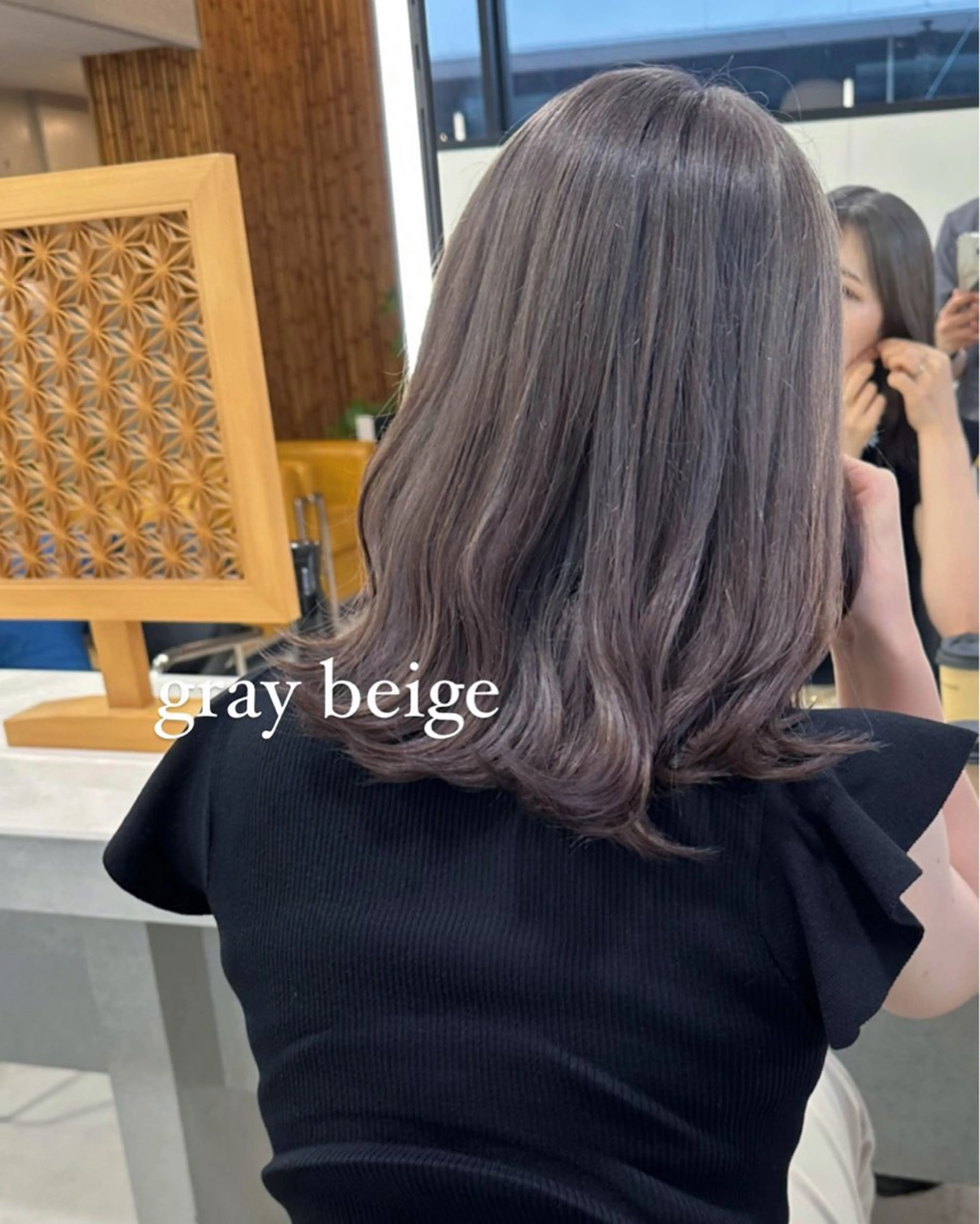 セミロング カラー グレージュ ヘアカラー 山下恋佳/矢場町/ ブリーチ/ショートのヘアスタイル