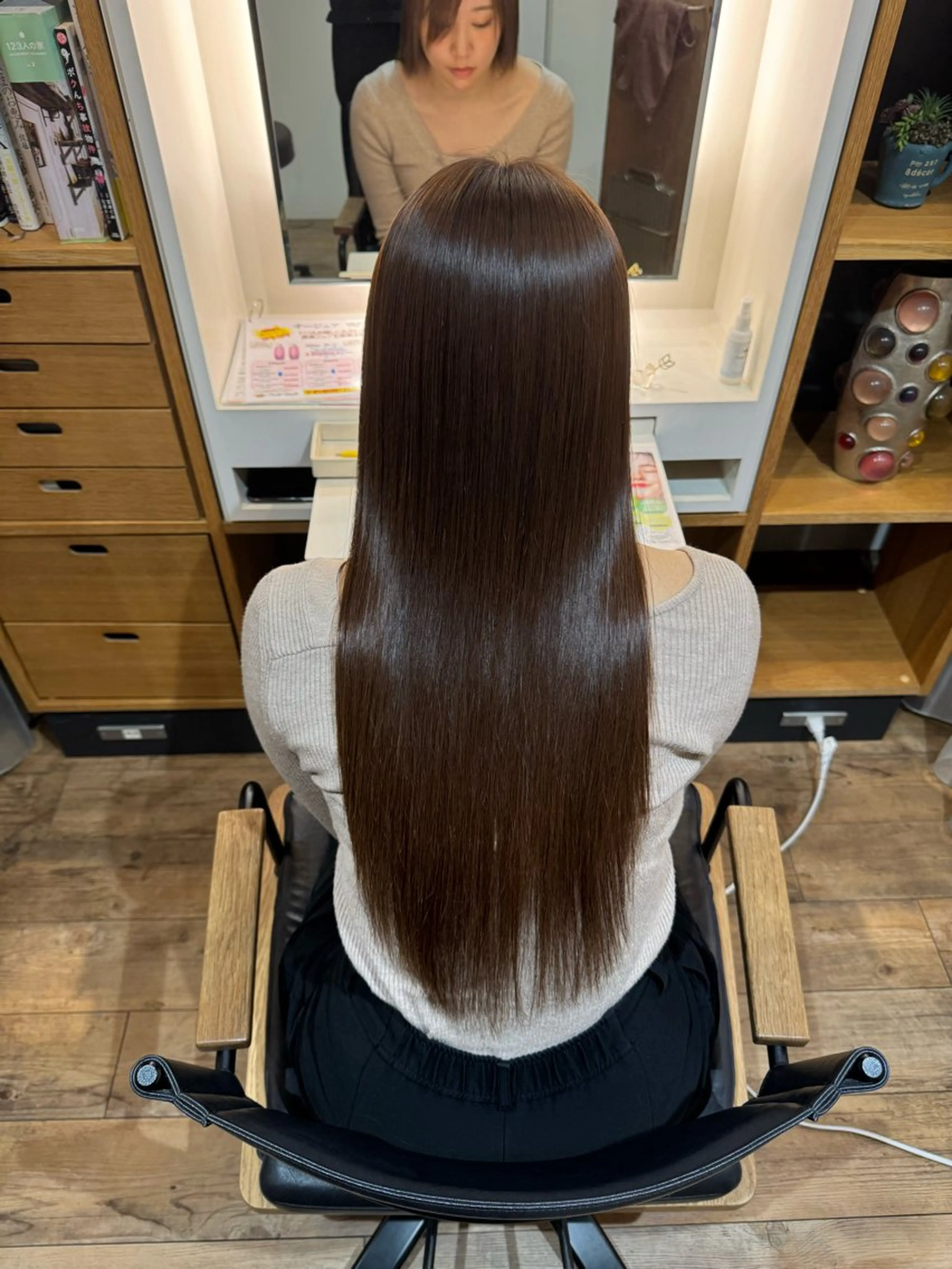 セミロング カット 縮毛矯正 トリートメント afloatkobe所属・美髪/髪質改善 川口凌弥のヘアスタイル