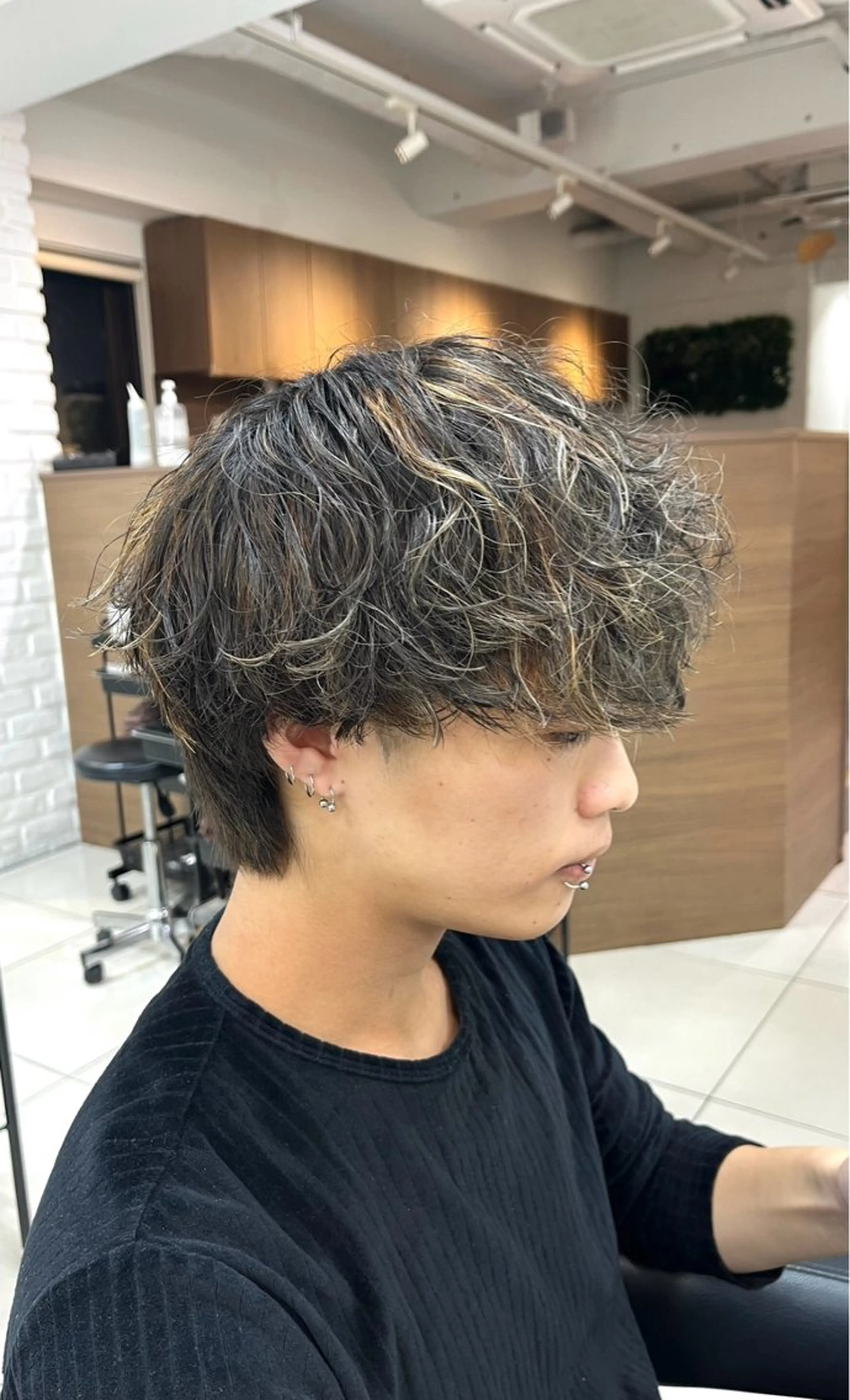 ショート パーマ メンズ メンズハイライト メンズパーマ メンズウルフカット ハイライト ウルフカット メンズパーマ職人 パーマ🔥ritaのヘアスタイル