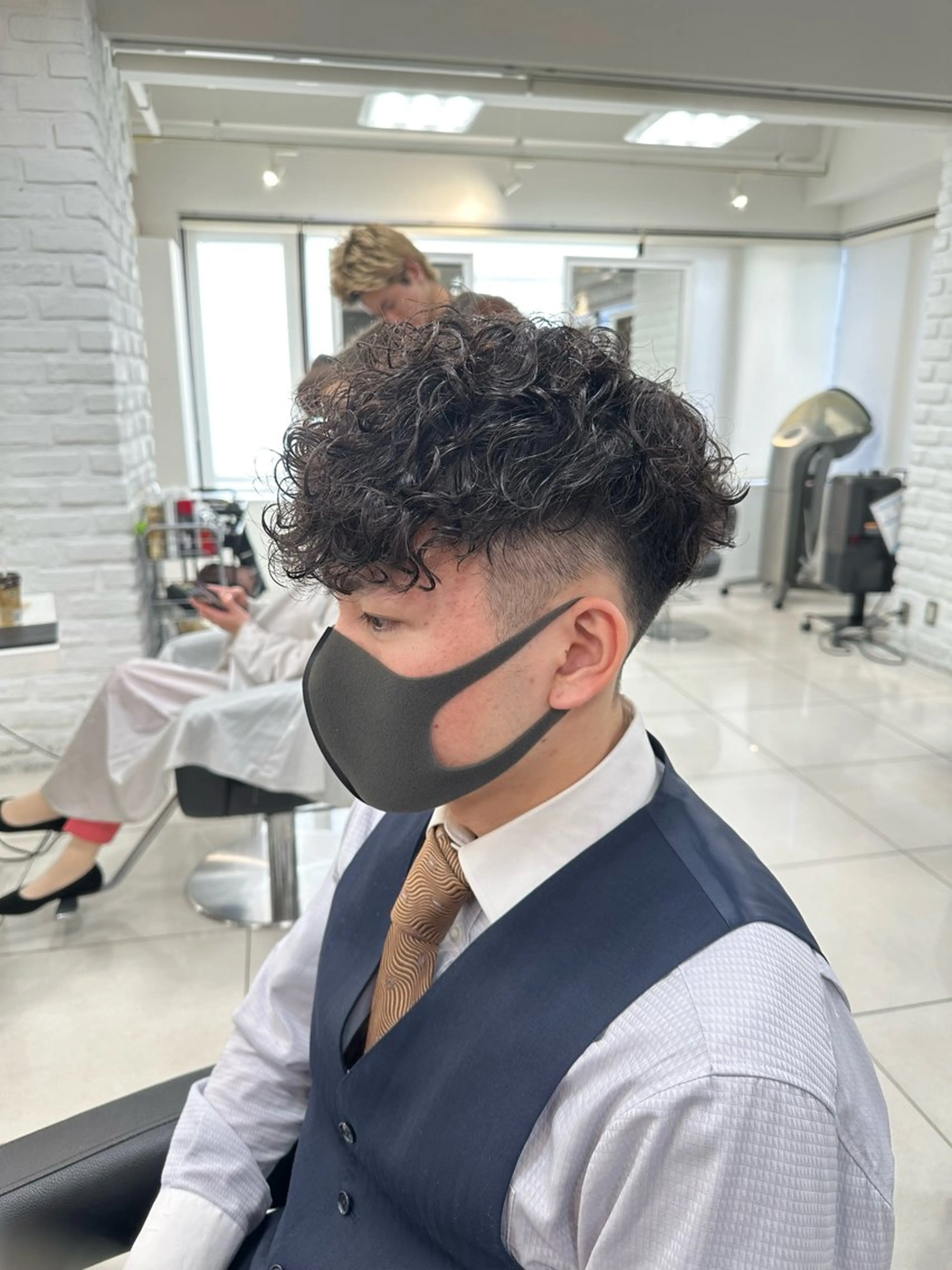 ショート パーマ メンズ スペインカール 波巻きパーマ 外国人風カラー カット パーマ トリートメント フェザーパーマ職人 🪶ryosukeのヘアスタイル