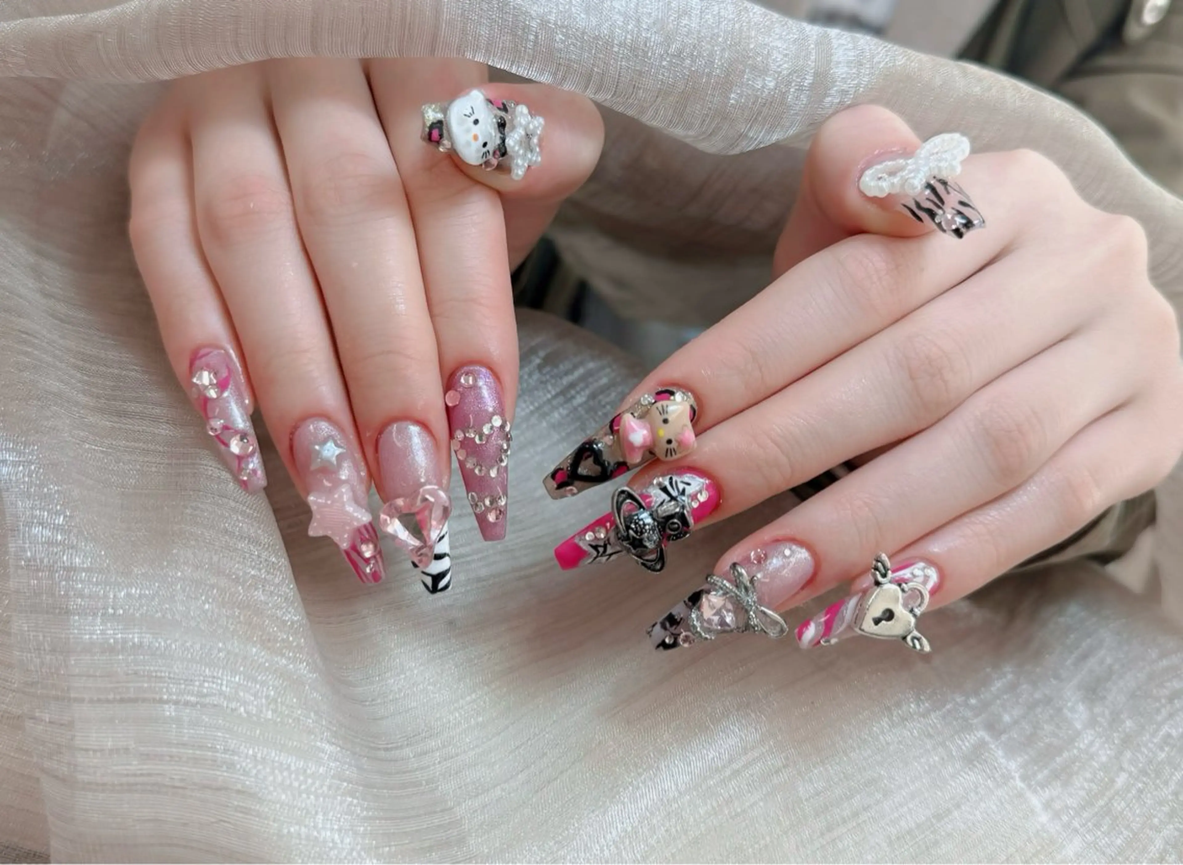 ネイル ジェルネイル 韓国ネイル マグネットネイル ネイルチップ 冬ネイル Lenie Nail Salonのネイルデザイン