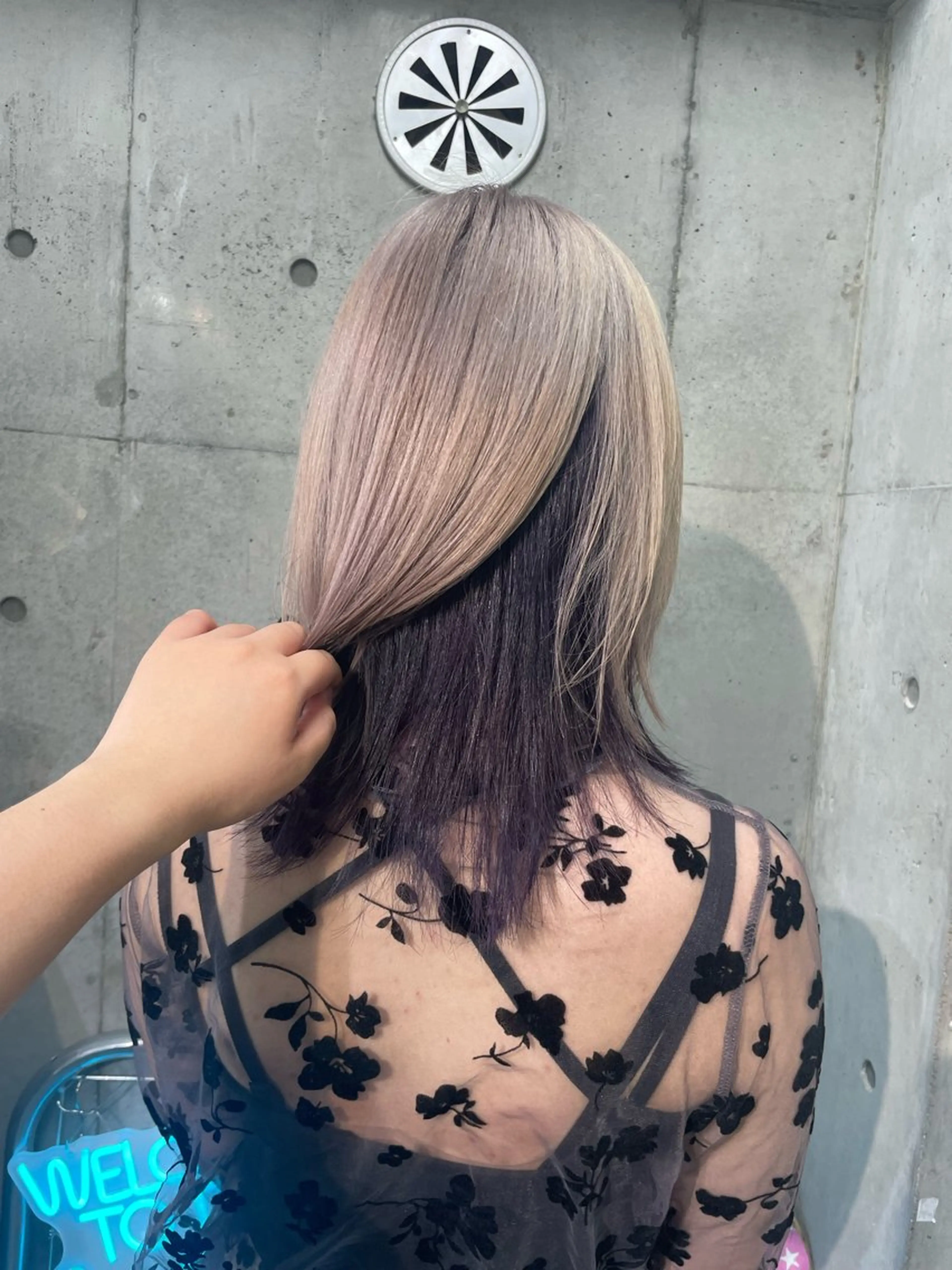 セミロング カラー ハイトーン×デザイン 🪽🫧HIKARIのヘアスタイル