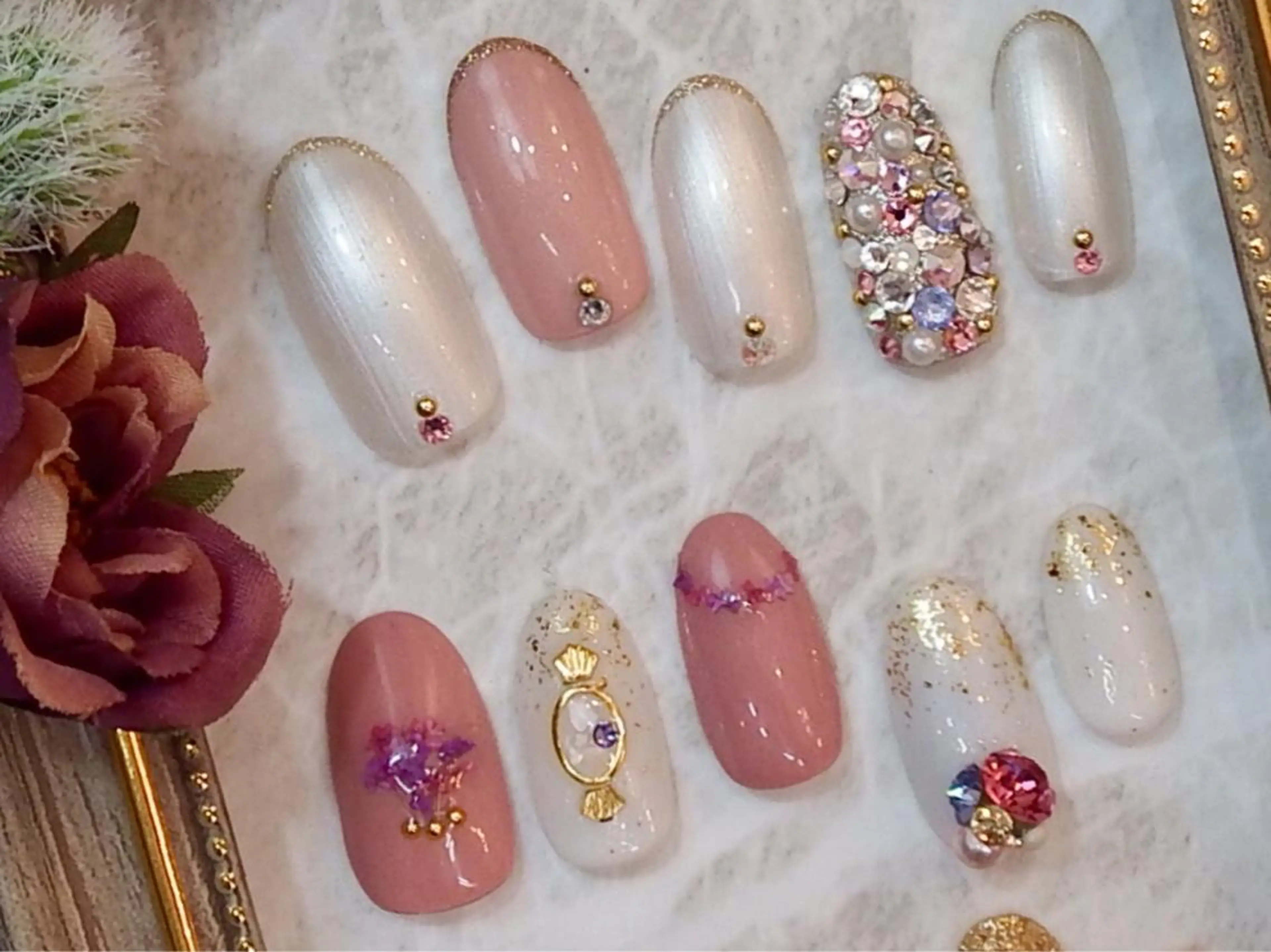 ネイル アートネイル 持ち込み ストーンネイル ボガスティーズネイル 川崎店のネイルデザイン