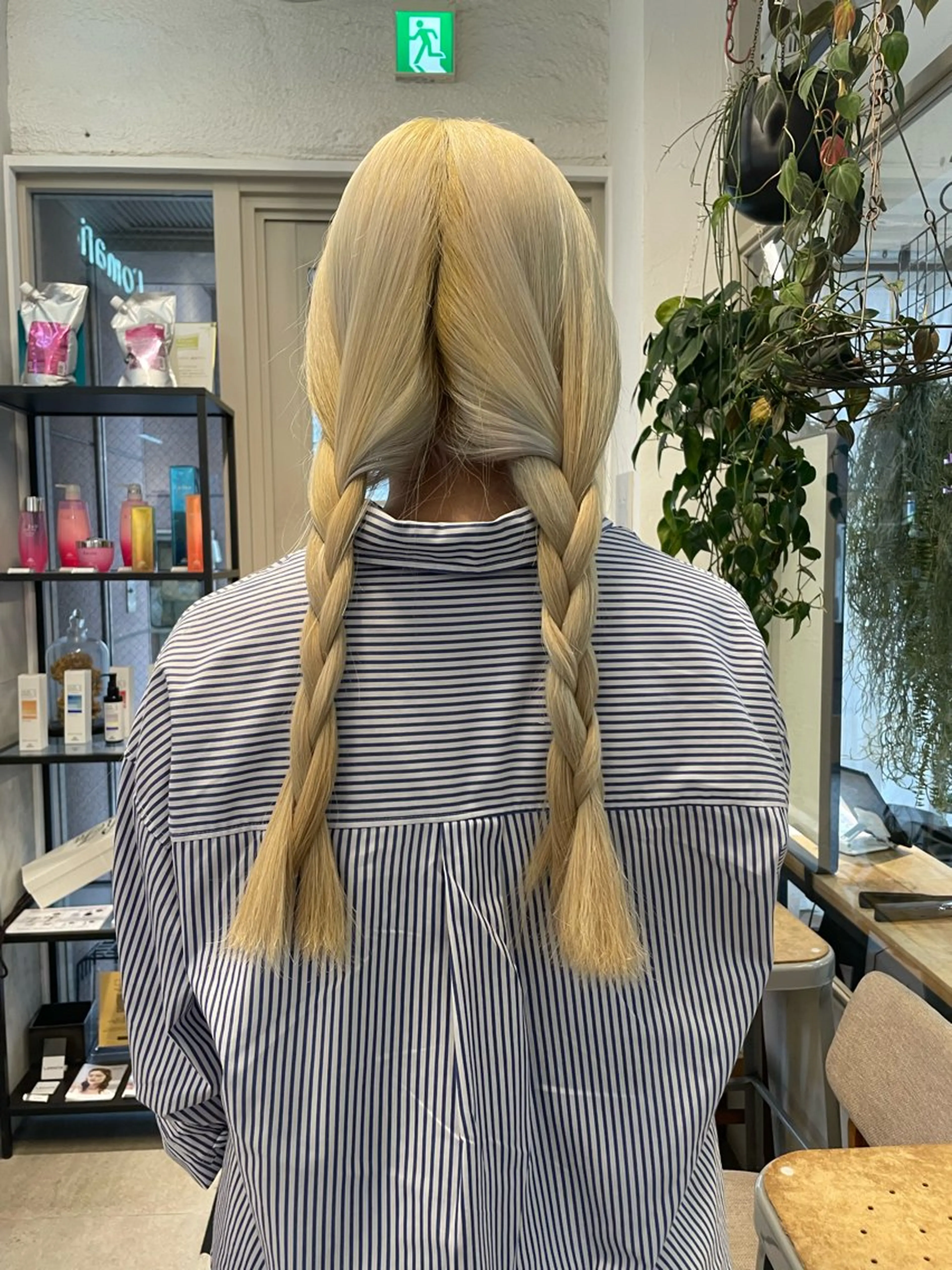 ロング カラー ミルクティー× グレージュMOMOのヘアスタイル