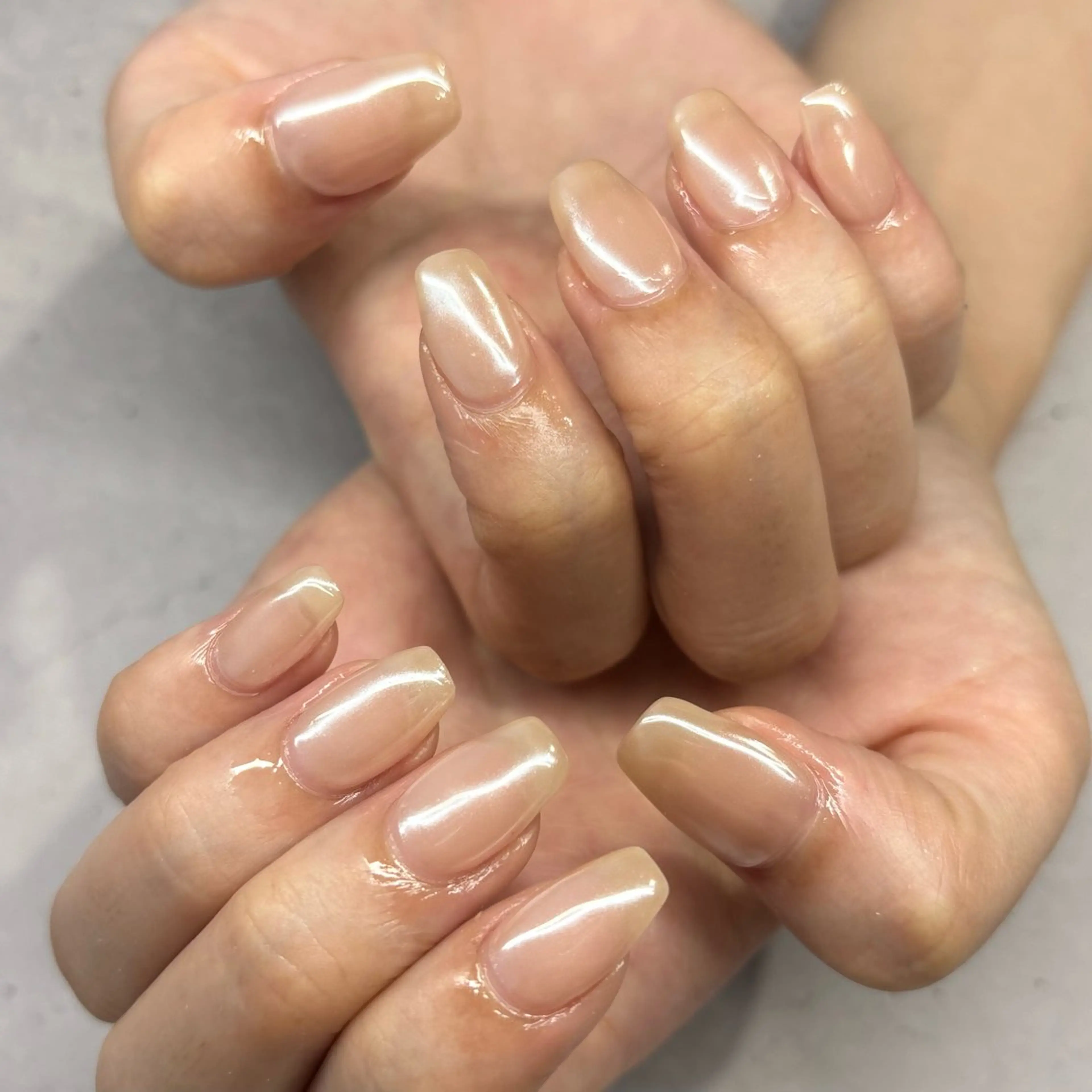 ネイル オーロラネイル ワンカラーネイル ピンク ホワイト ハンドネイル 荒巻 めいのネイルデザイン