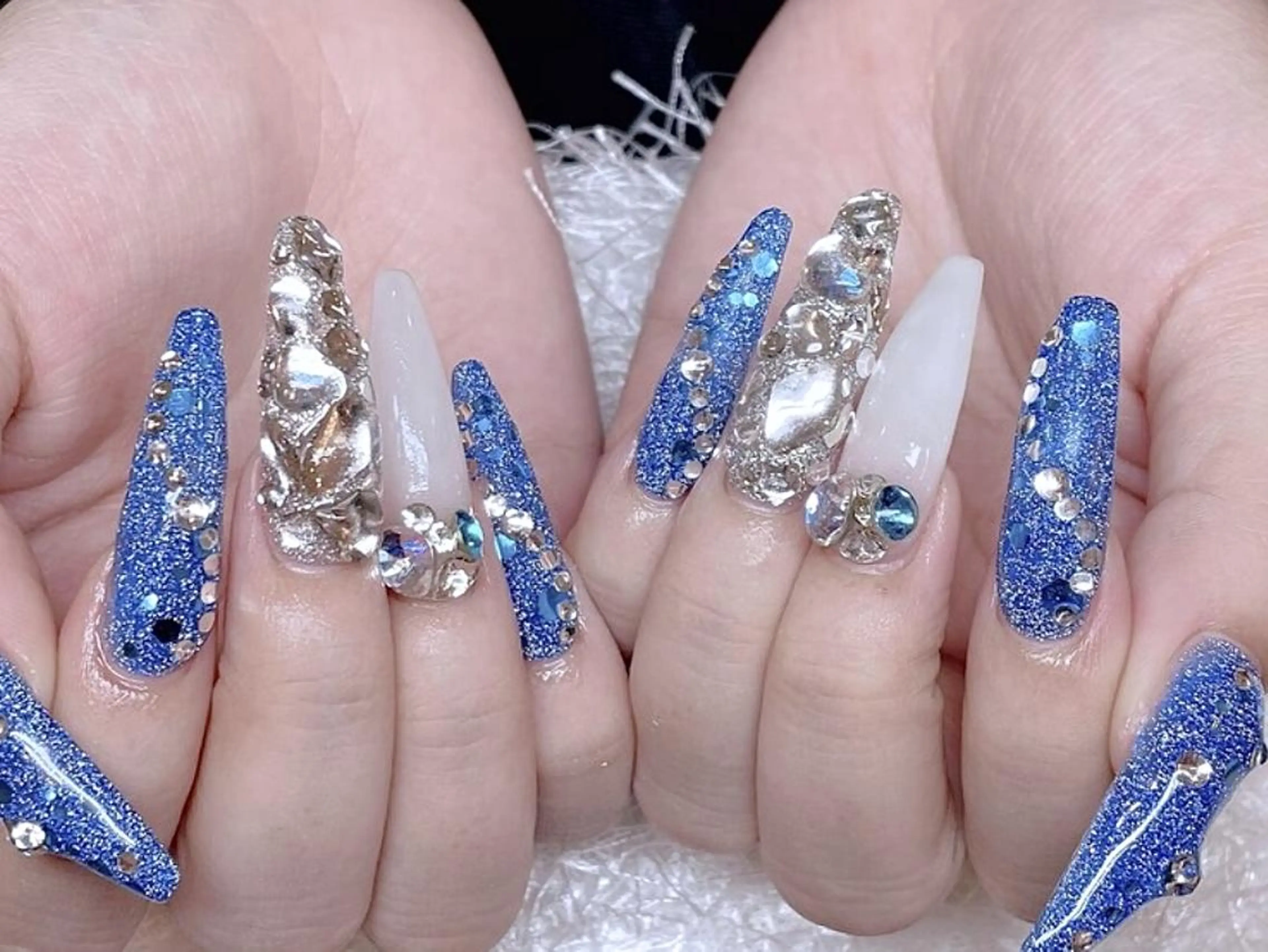 ネイル アートネイル 持ち込み Rainrain💧 パーツ豊富、やり放題のネイルデザイン