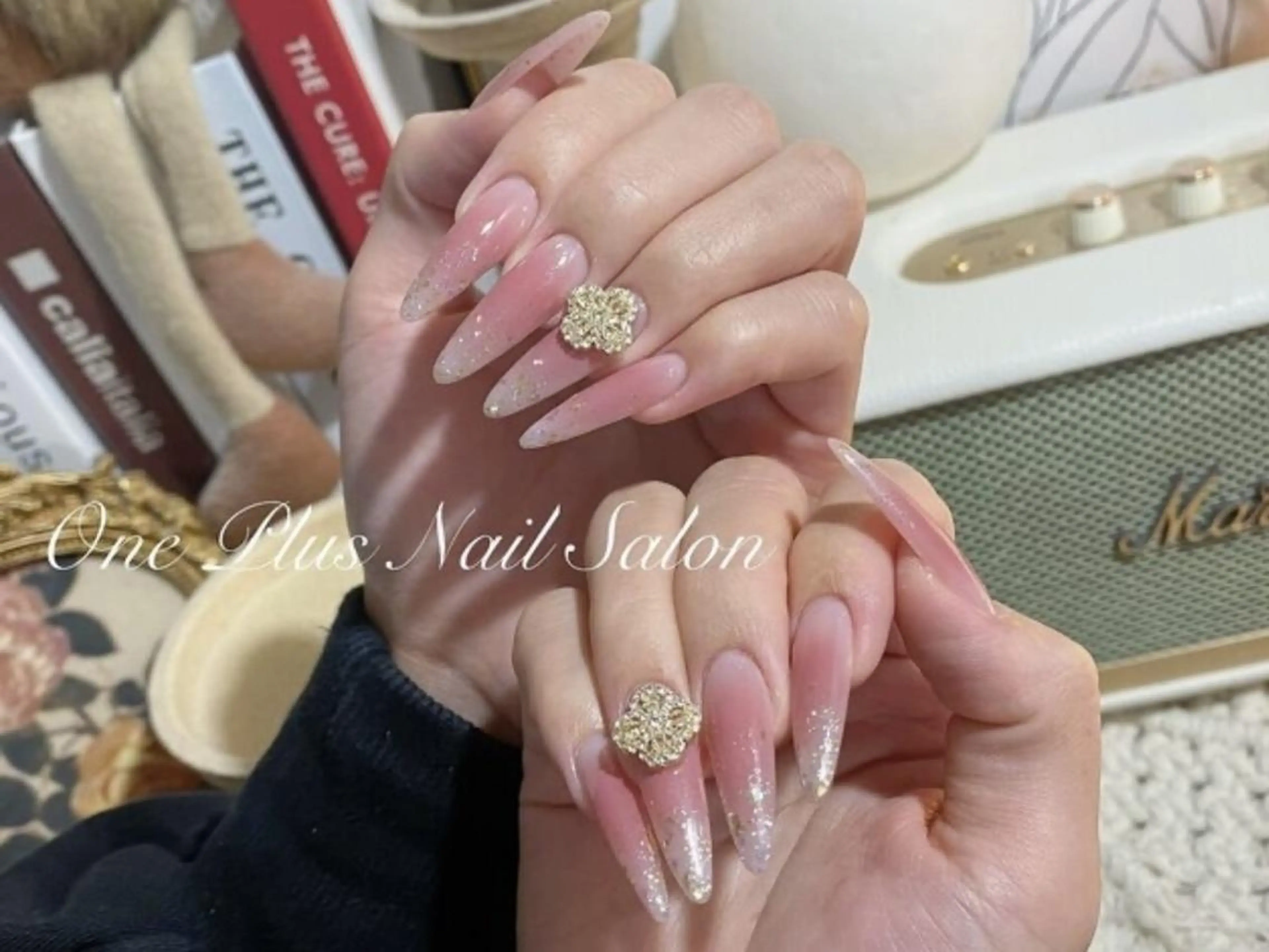 ネイル ジェルネイル キラキラネイル 韓国ネイル ラメ(グリッター) マグネットネイル One plus StudioNailのネイルデザイン