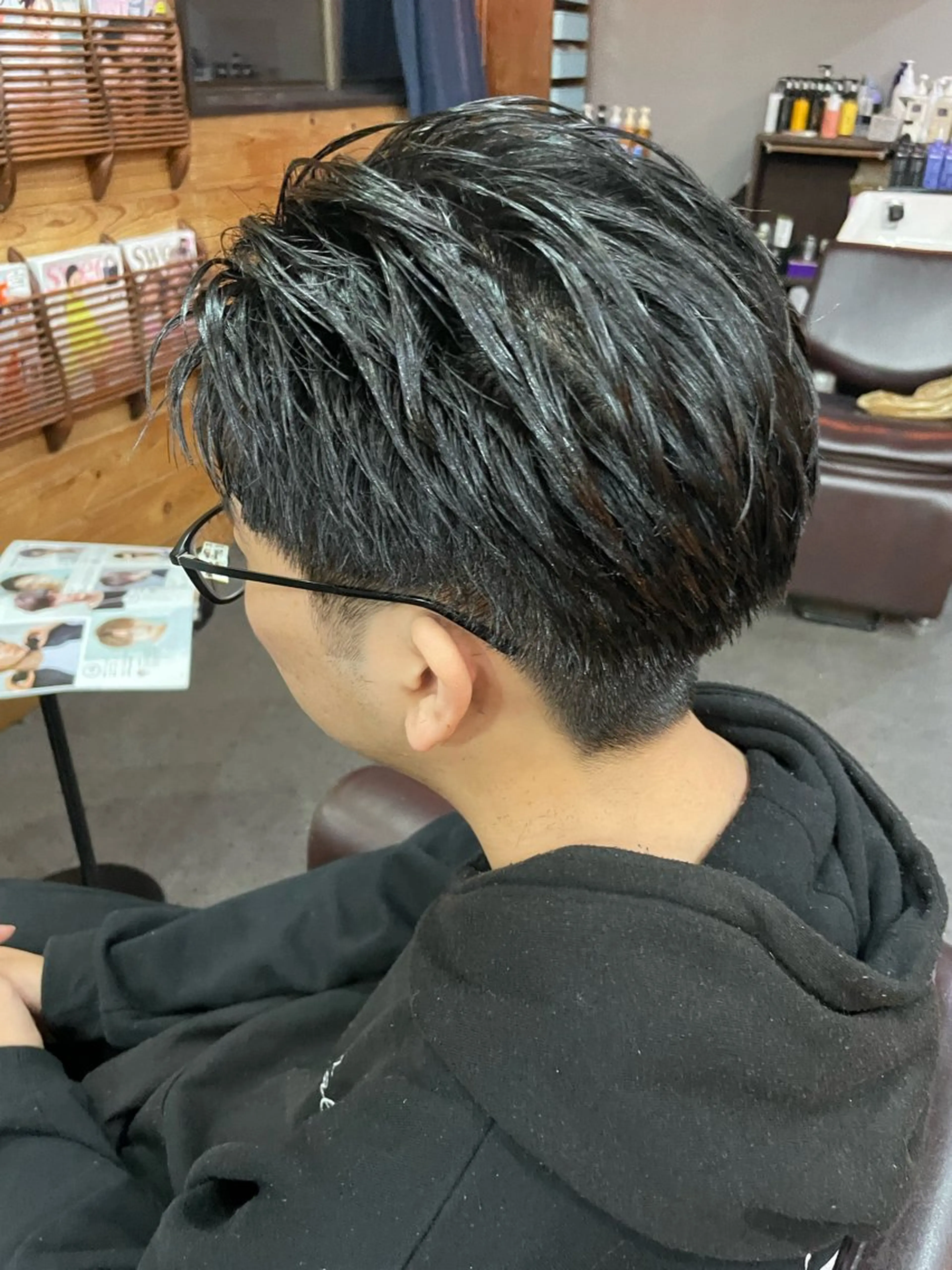 ショート カラー メンズ 黒髪 ショートヘア カット ヘアカラー 小島 直哉のヘアスタイル