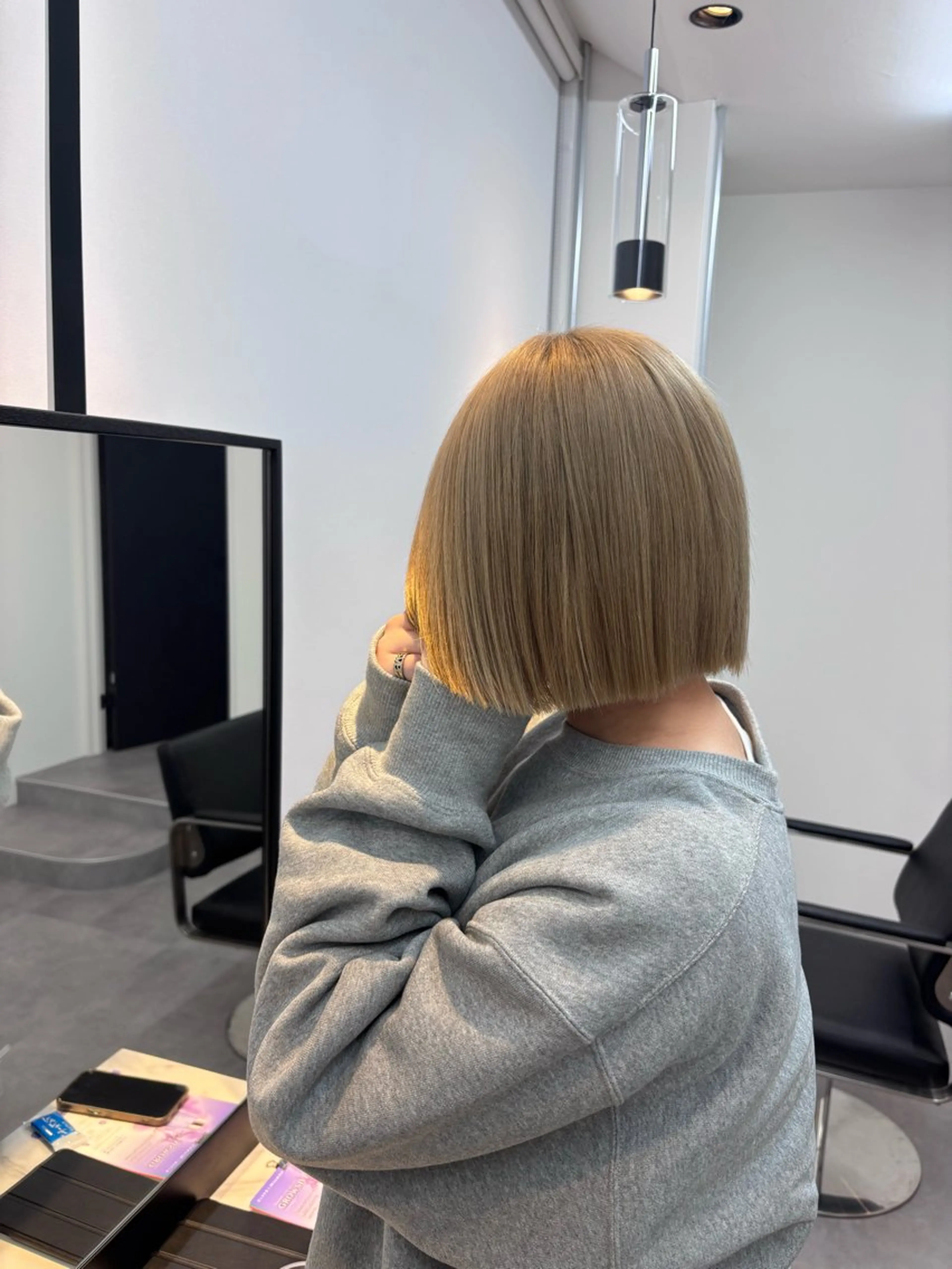 ショート カラー 鍋嶋 涼香のヘアスタイル