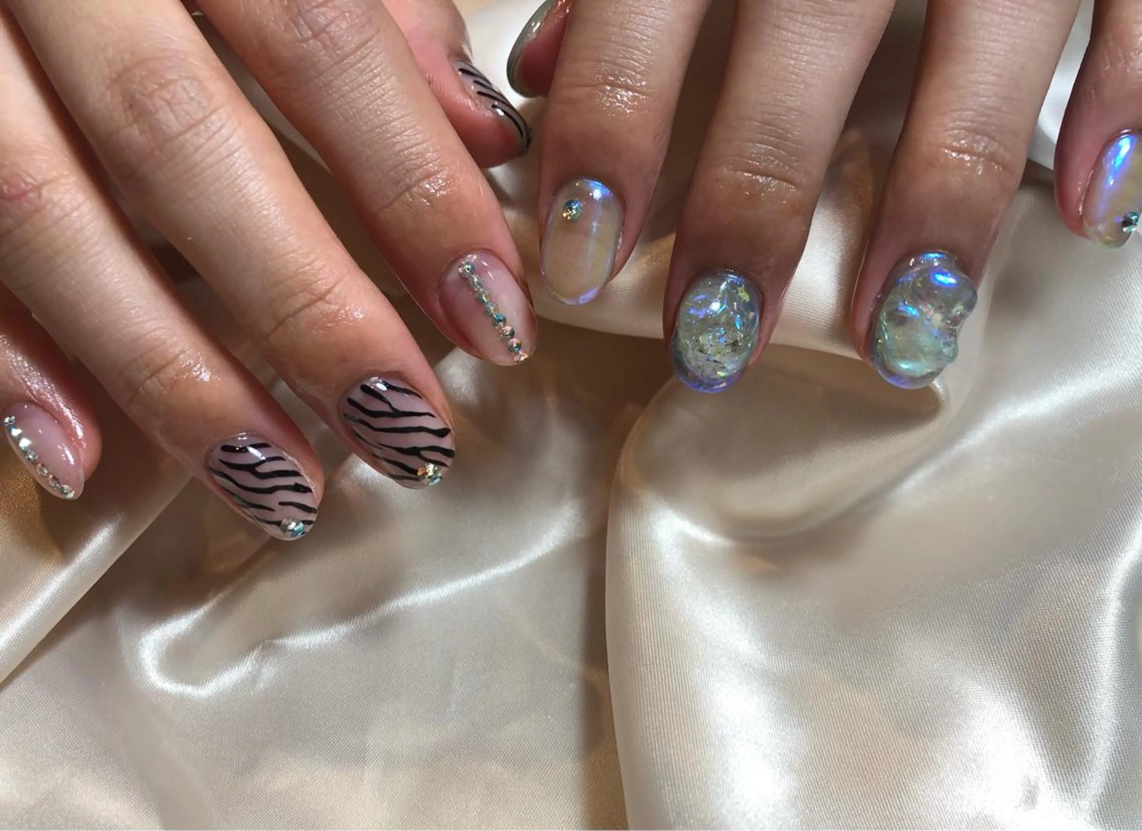 ネイル アニマル柄 ☽ ☾のネイルデザイン