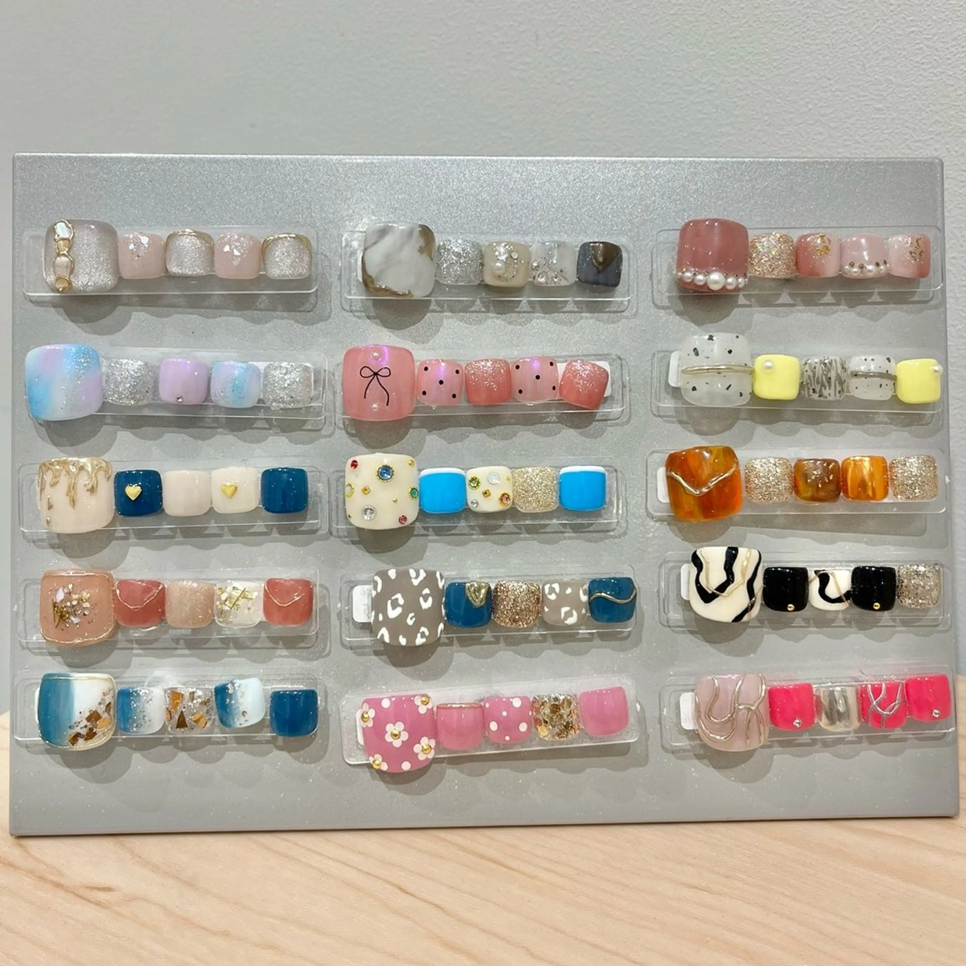 ネイル フットネイル ストーンネイル Zen ✞✟RIO✞✟のネイルデザイン