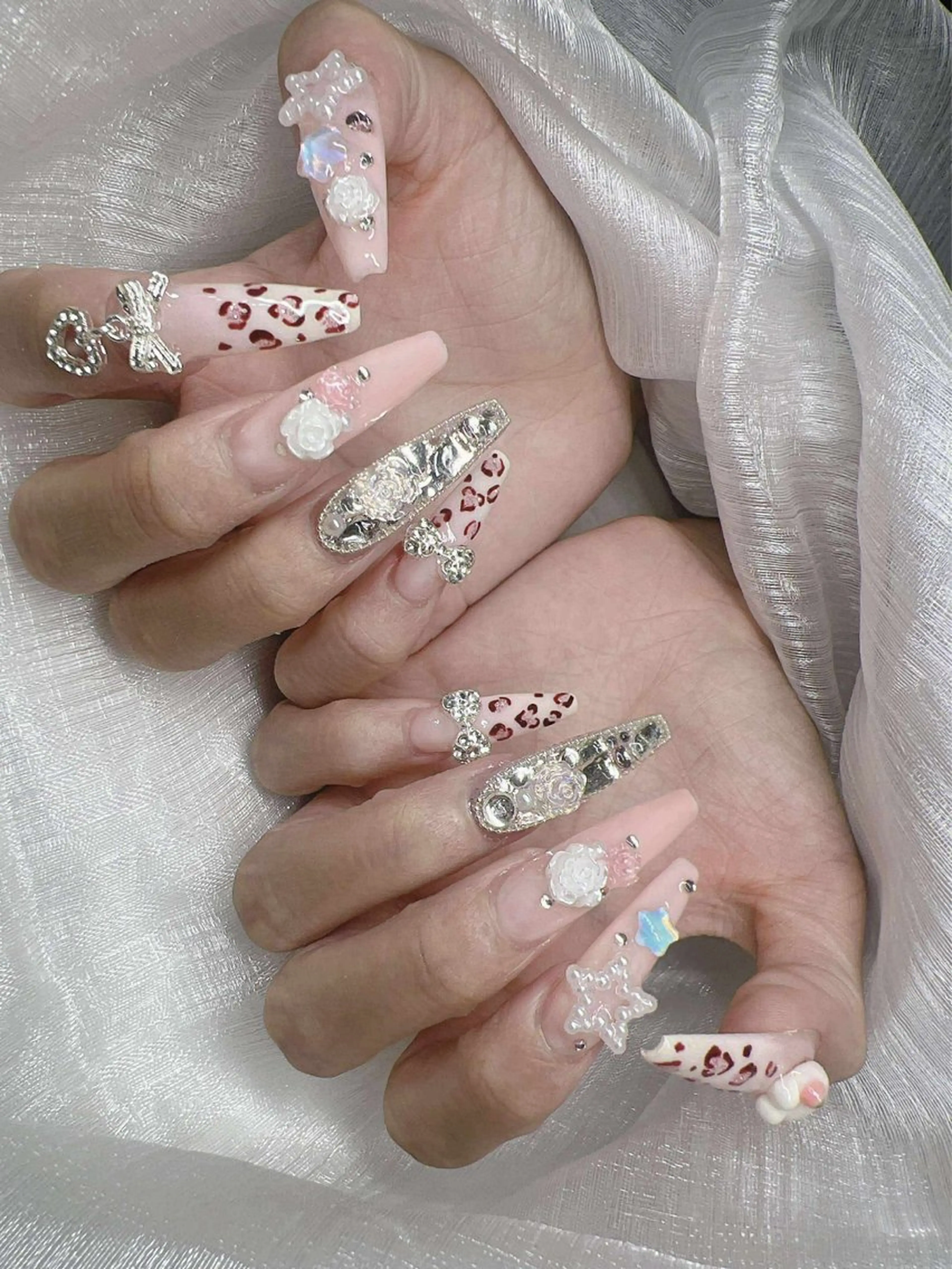 ネイル 長さ出し グラデーション 卒業式 キラキラネイル マグネットネイル ハンドネイル Lee Nailsのネイルデザイン