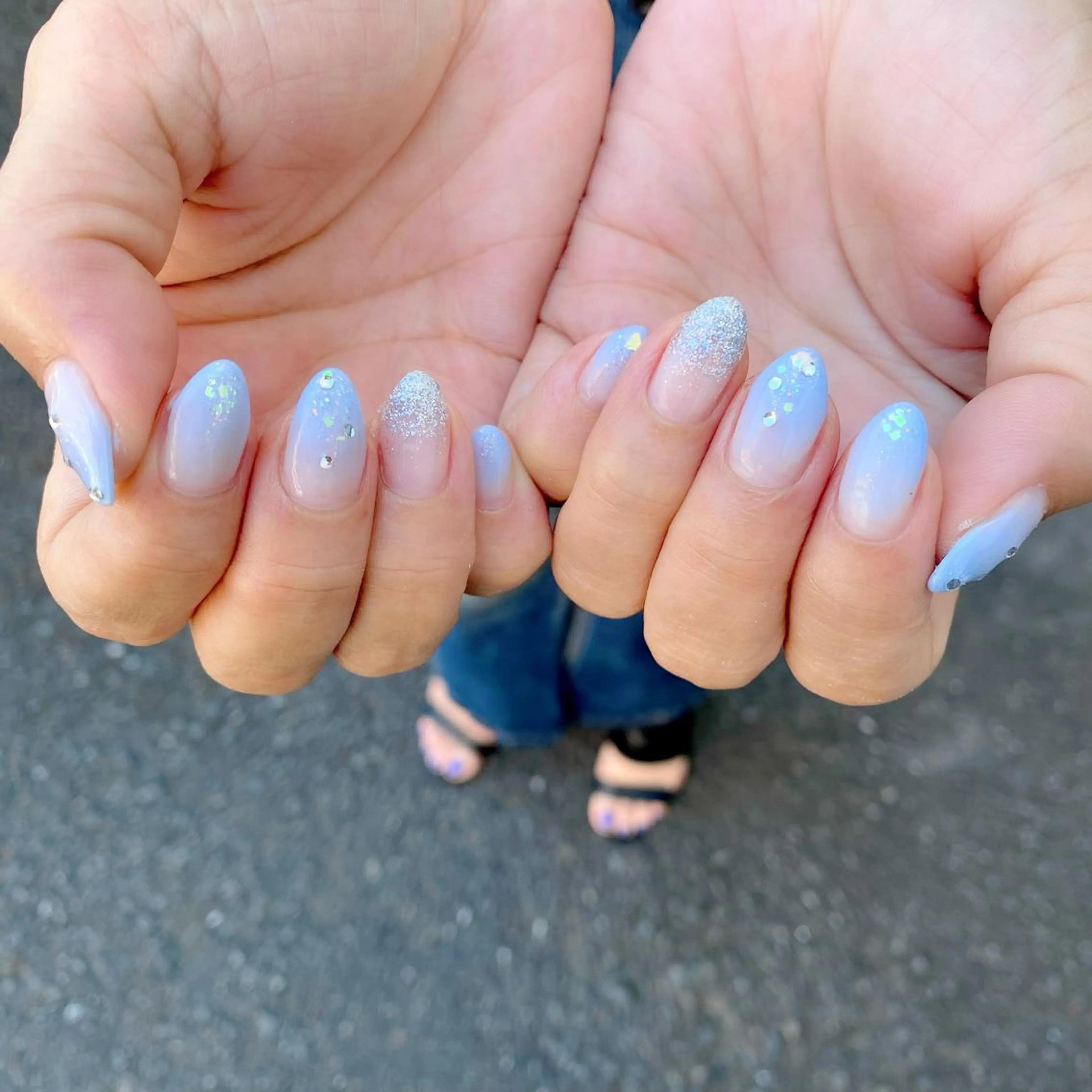 ネイル オーロラネイル ブルー グラデーション キラキラネイル Salon Ｋのネイルデザイン