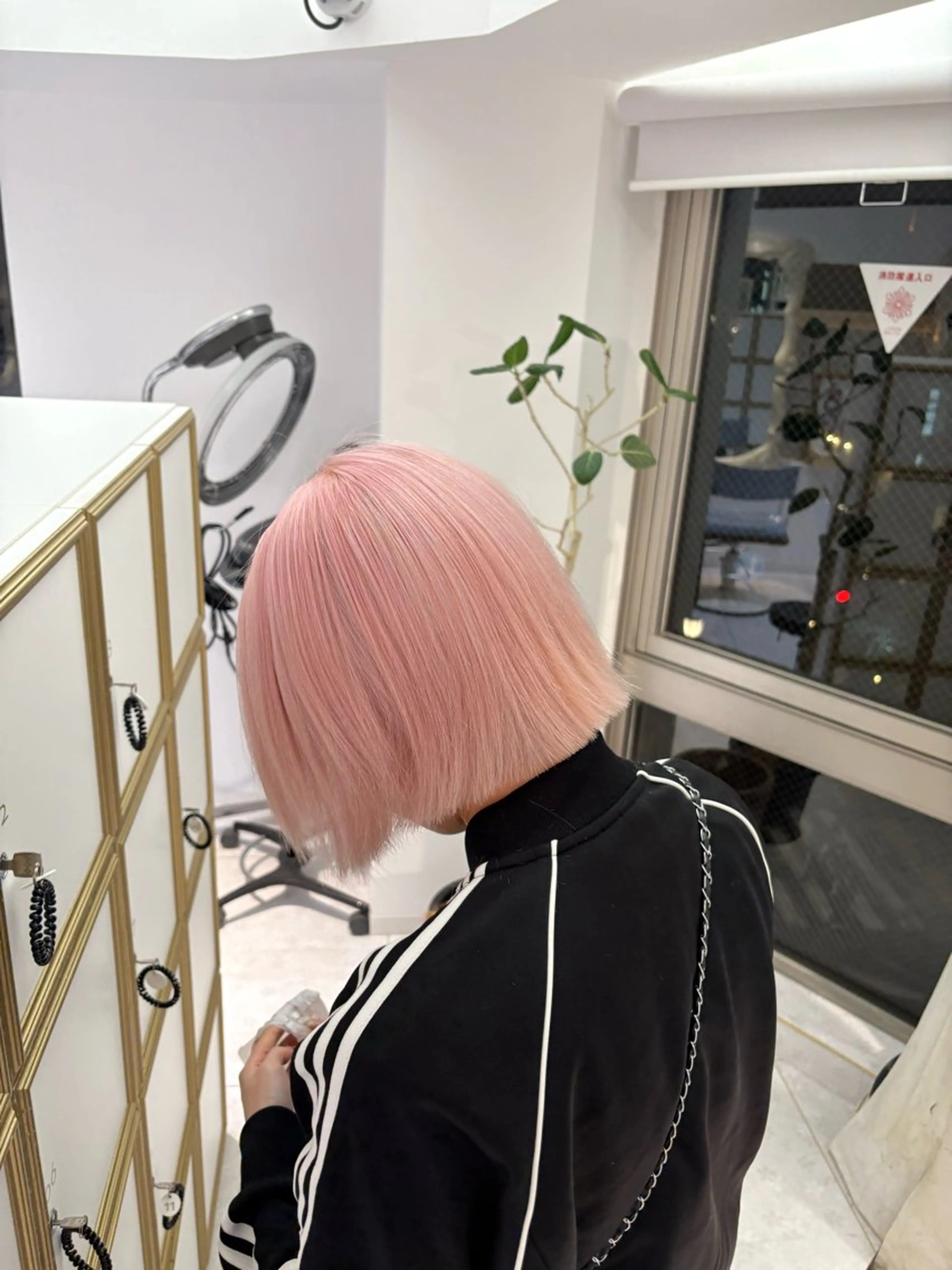 ミディアム カラー ハイトーン/レイヤー /瀬川琴音のヘアスタイル