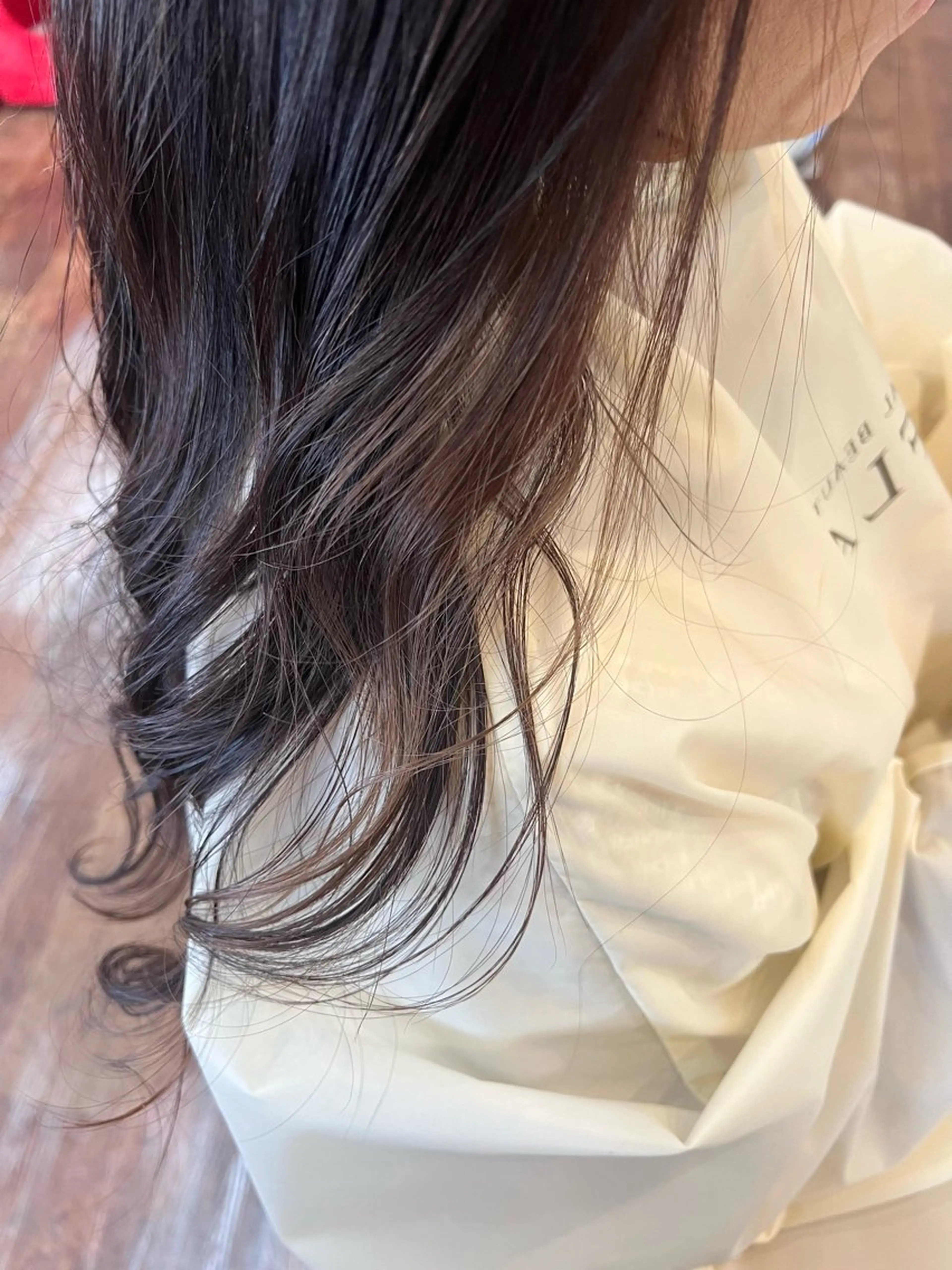 ロング カラー ベージュカラー 田中 愛音のヘアスタイル