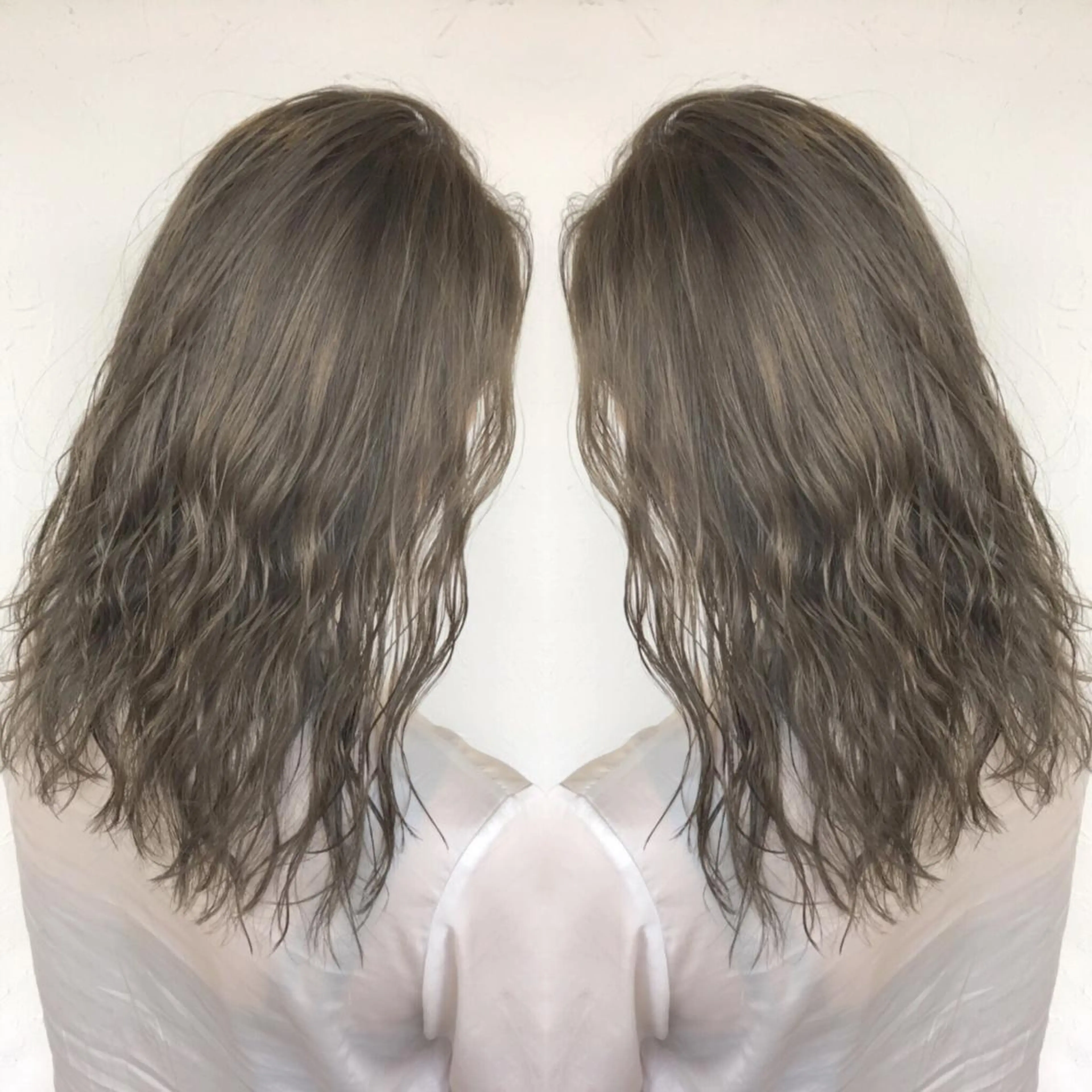 セミロング カラー パーマ ヘアアレンジ グレージュ エグチ アキラのヘアスタイル