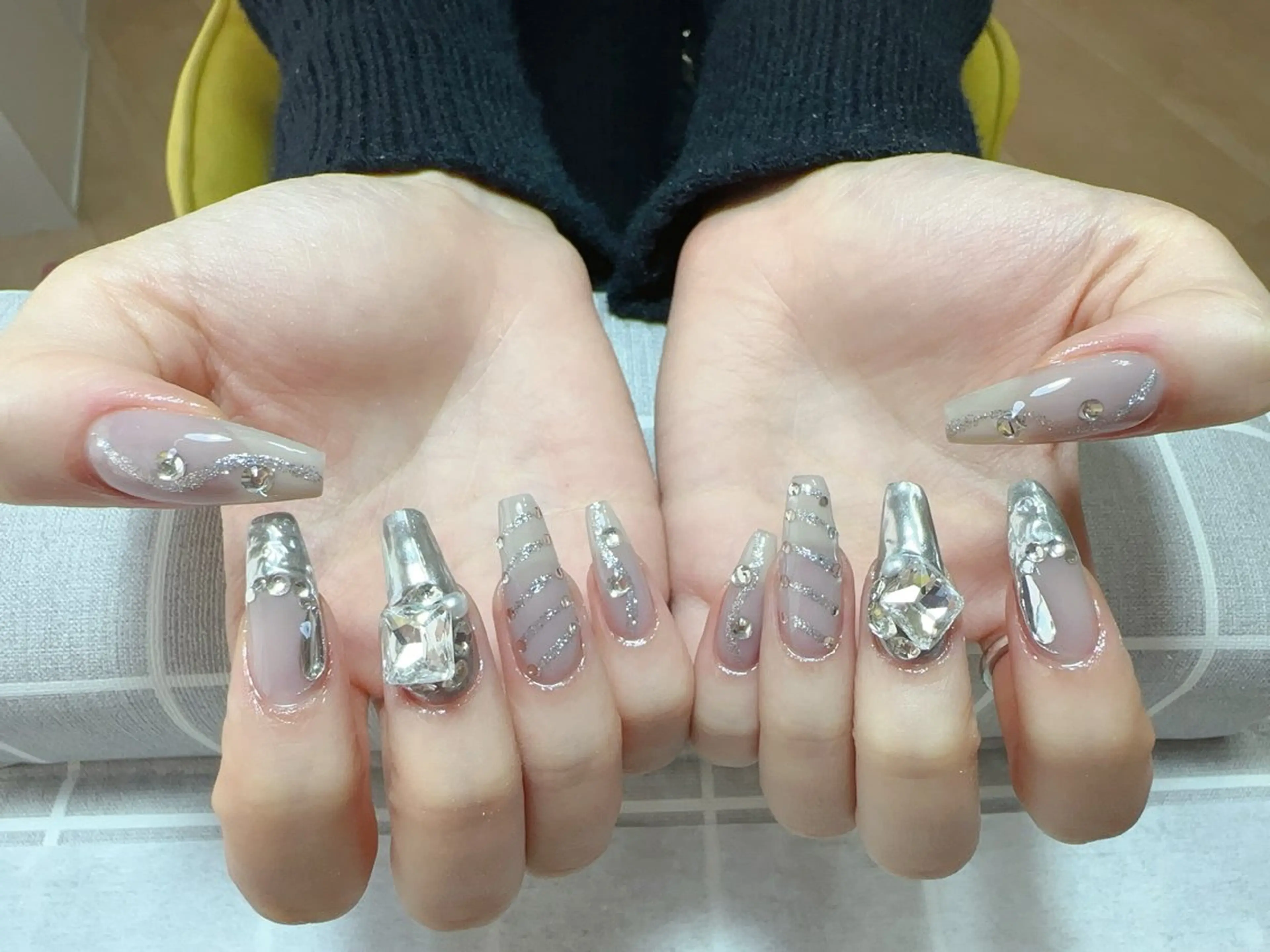 ネイル ストーンネイル NAIL CIRCLESのネイルデザイン