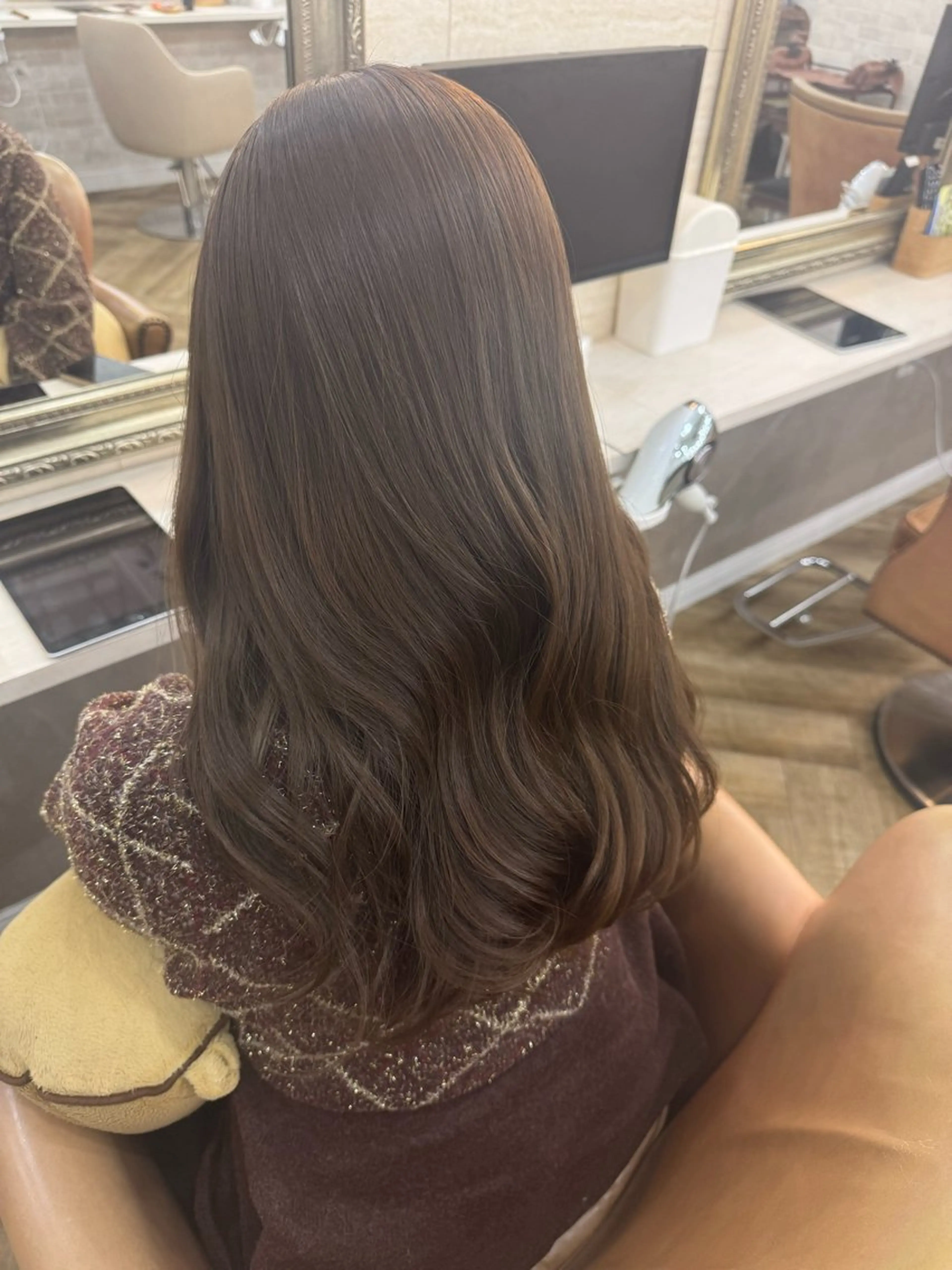 ミディアム カラー ブリーチ ブラウンカラー ショコラブラウン ブリーチなしカラー カット ヘアカラー teddy所属・レイヤーカット// メイのヘアスタイル