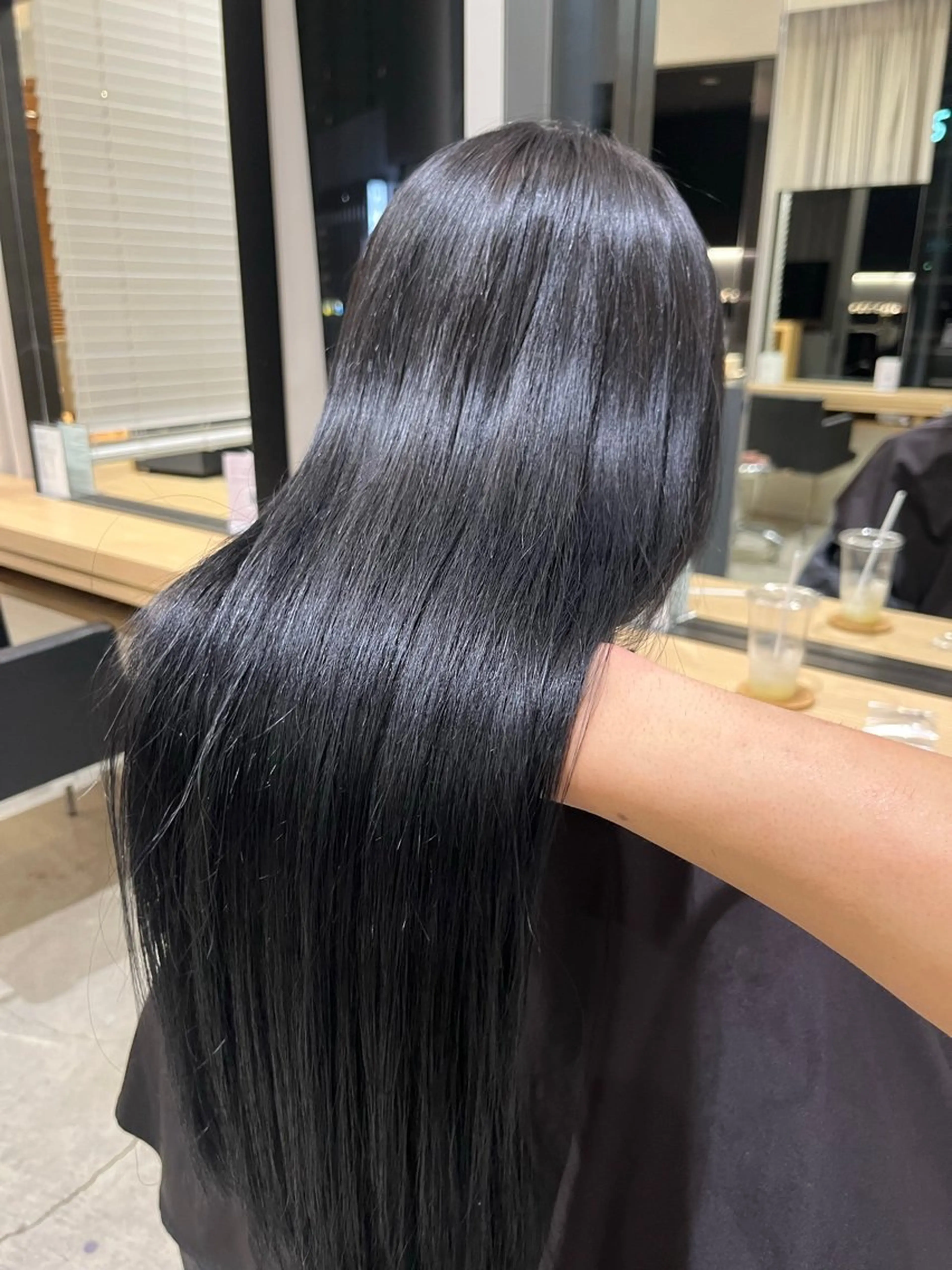 カラー アッシュ ベージュカラー 黒髪 ブリーチ ブルーカラー 透明感カラー✨🩵 韓国ヘアkanatoのヘアスタイル