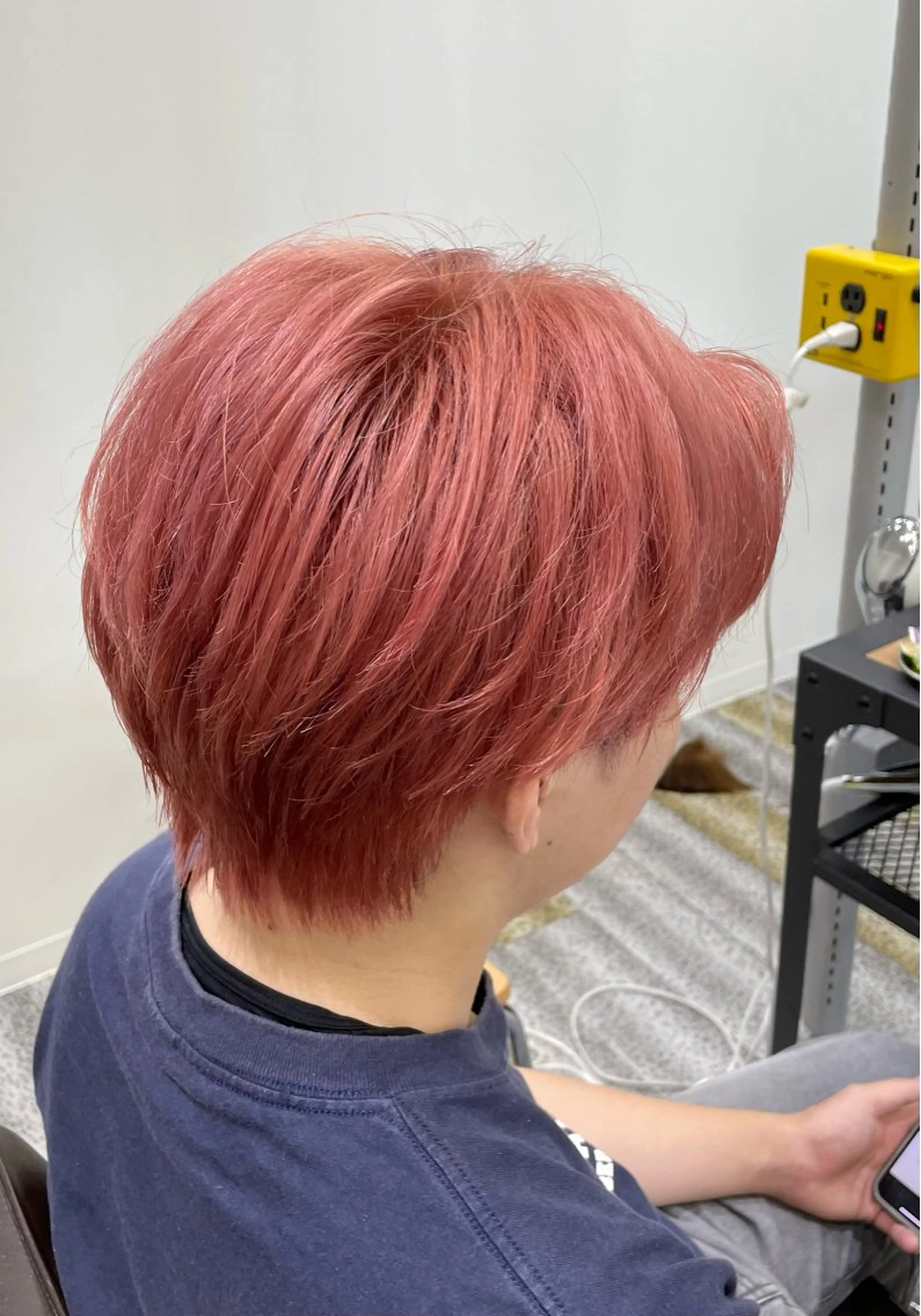 ミディアム カラー メンズ メンズブリーチ センターパート メンズハイトーン ブリーチ ハイトーンカラー カット ヘアカラー 【メンズ特化】岩瀬 武【メンズパーマ】のヘアスタイル