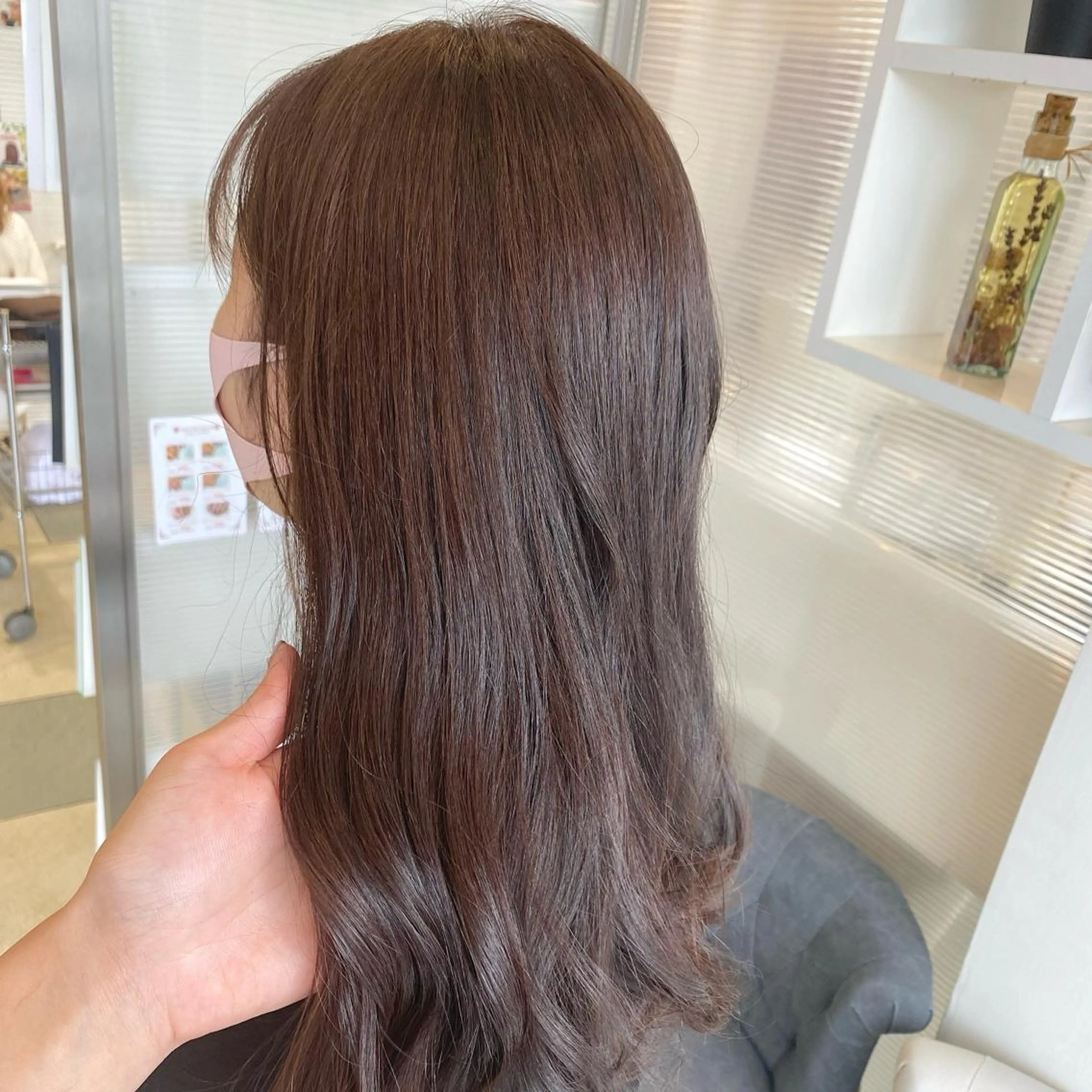 ロング カラー 小野 茉奈美のヘアスタイル