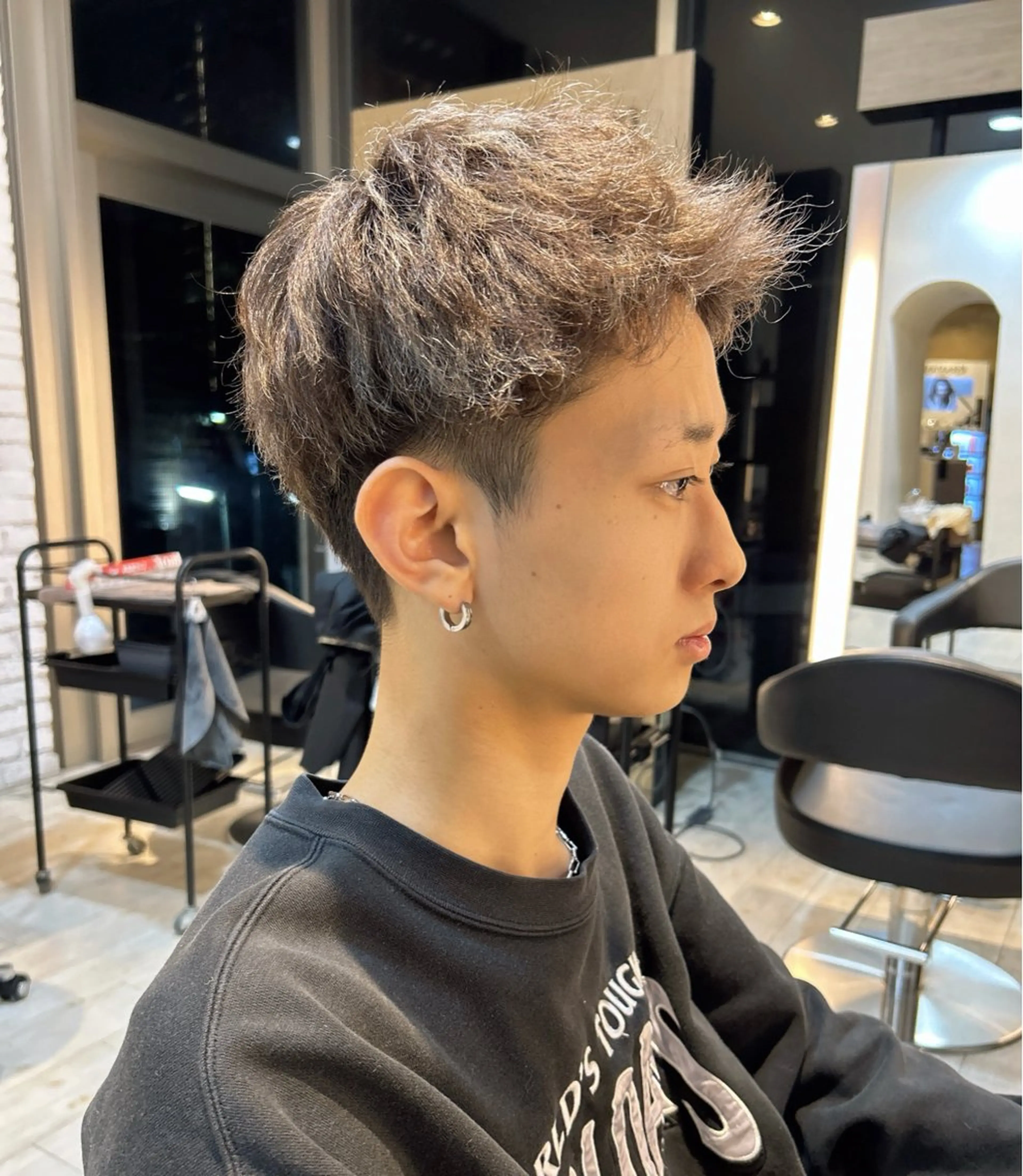 ショート カラー メッシュ シルバー ヘアカラー トリートメント 有働由良／ハイトーン ／韓国メンズヘアのヘアスタイル