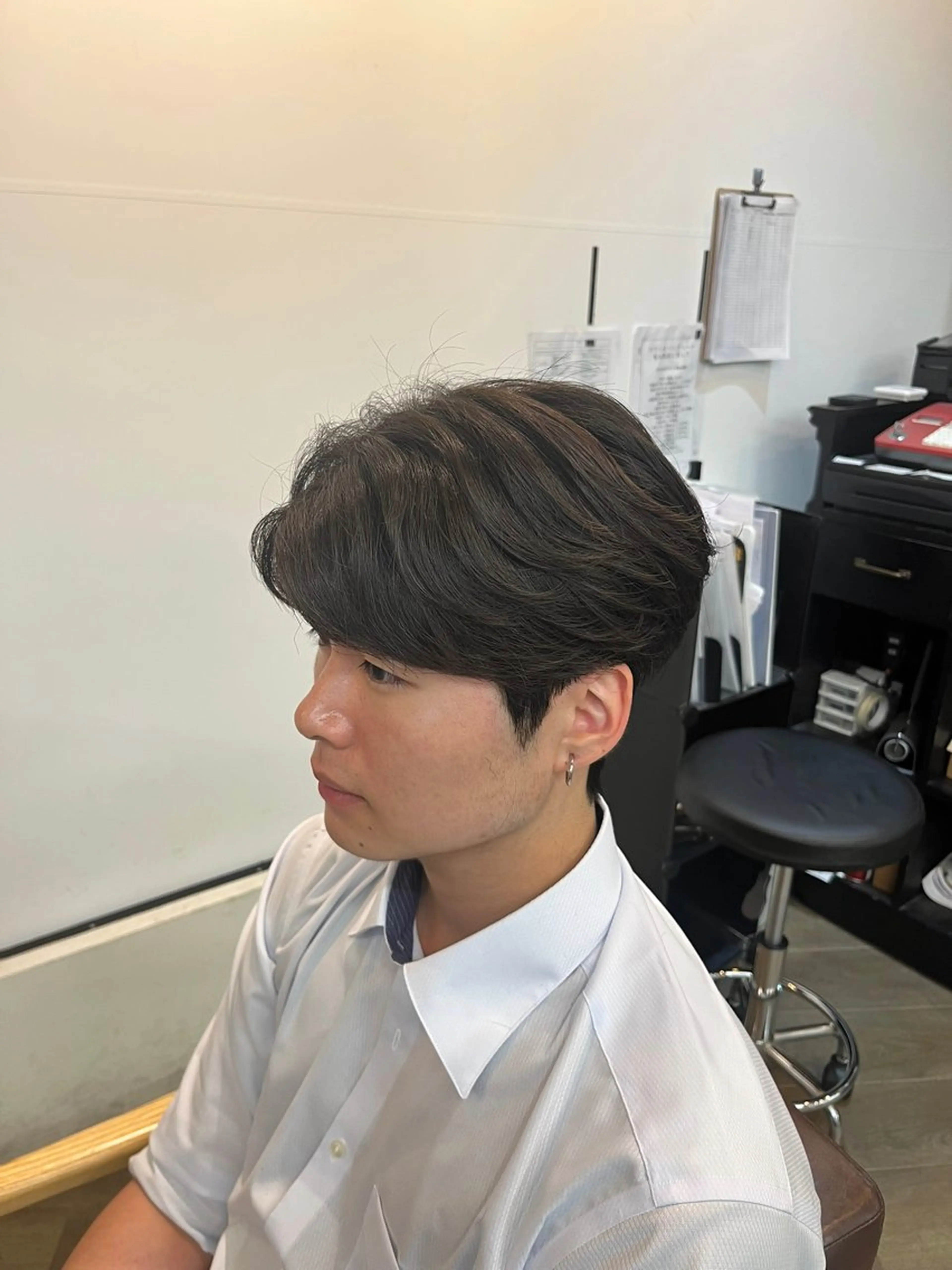 ショート パーマ メンズ ダウンパーマ カルマパーマ メンズ韓国風 メンズパーマ 韓国風ヘア カット パーマ 韓国風メンズ/毛流れ ヘアなら須田龍世のヘアスタイル