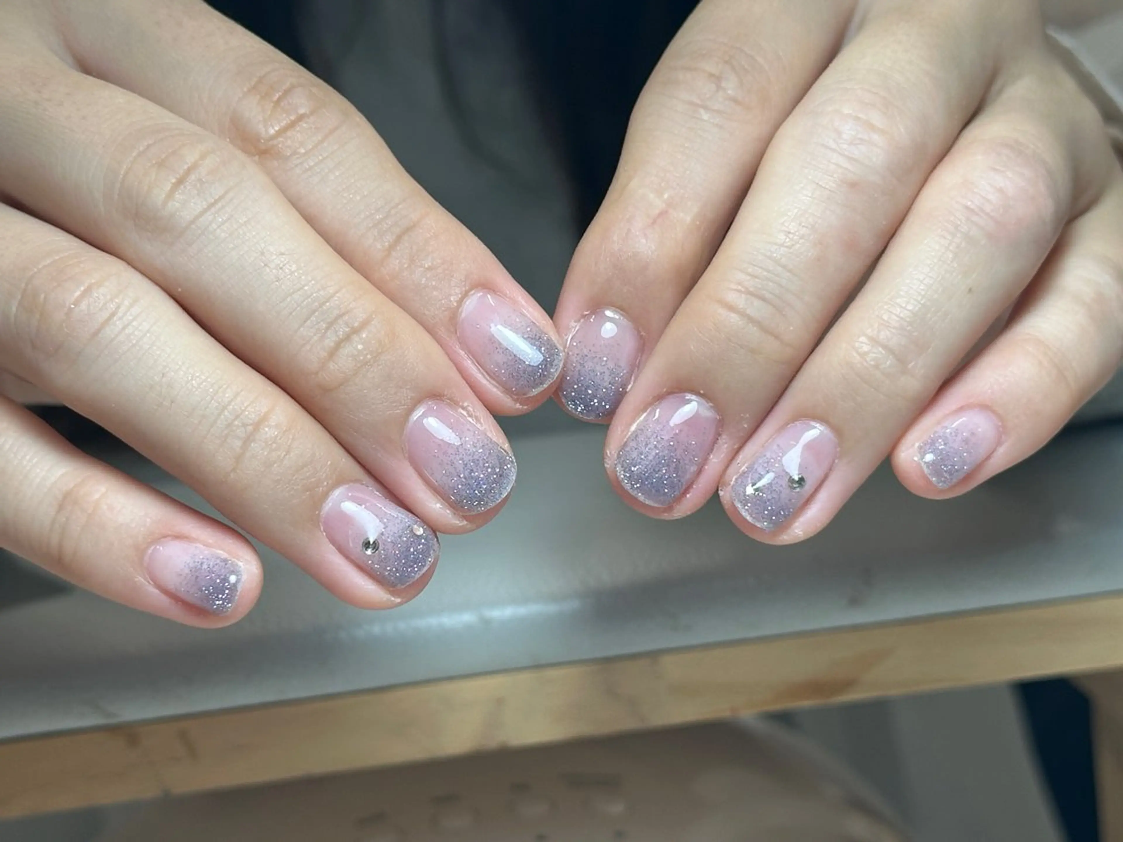 ネイル フレンチネイル 韓国ネイル マグネットネイル 持ち込み ネイルチップ ハンドネイル ハンドケア イブ ネイリのネイルデザイン