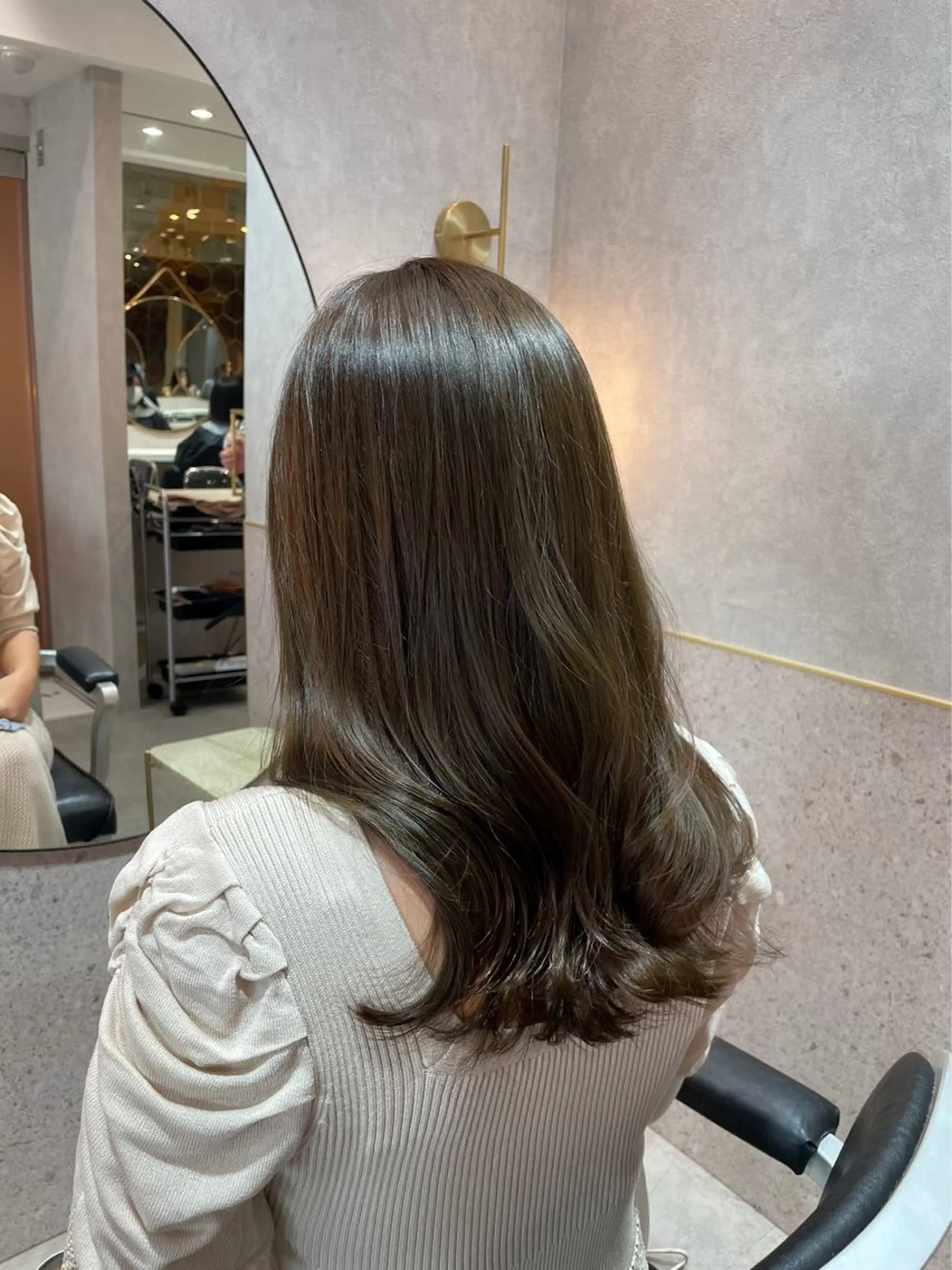 セミロング カラー ベージュカラー グレージュ オリーブベージュ オリーブグレージュ オリーブグレー カット ヘアカラー トリートメント 新宿/韓国レイヤー/ 顔周りカット松本美晴のヘアスタイル