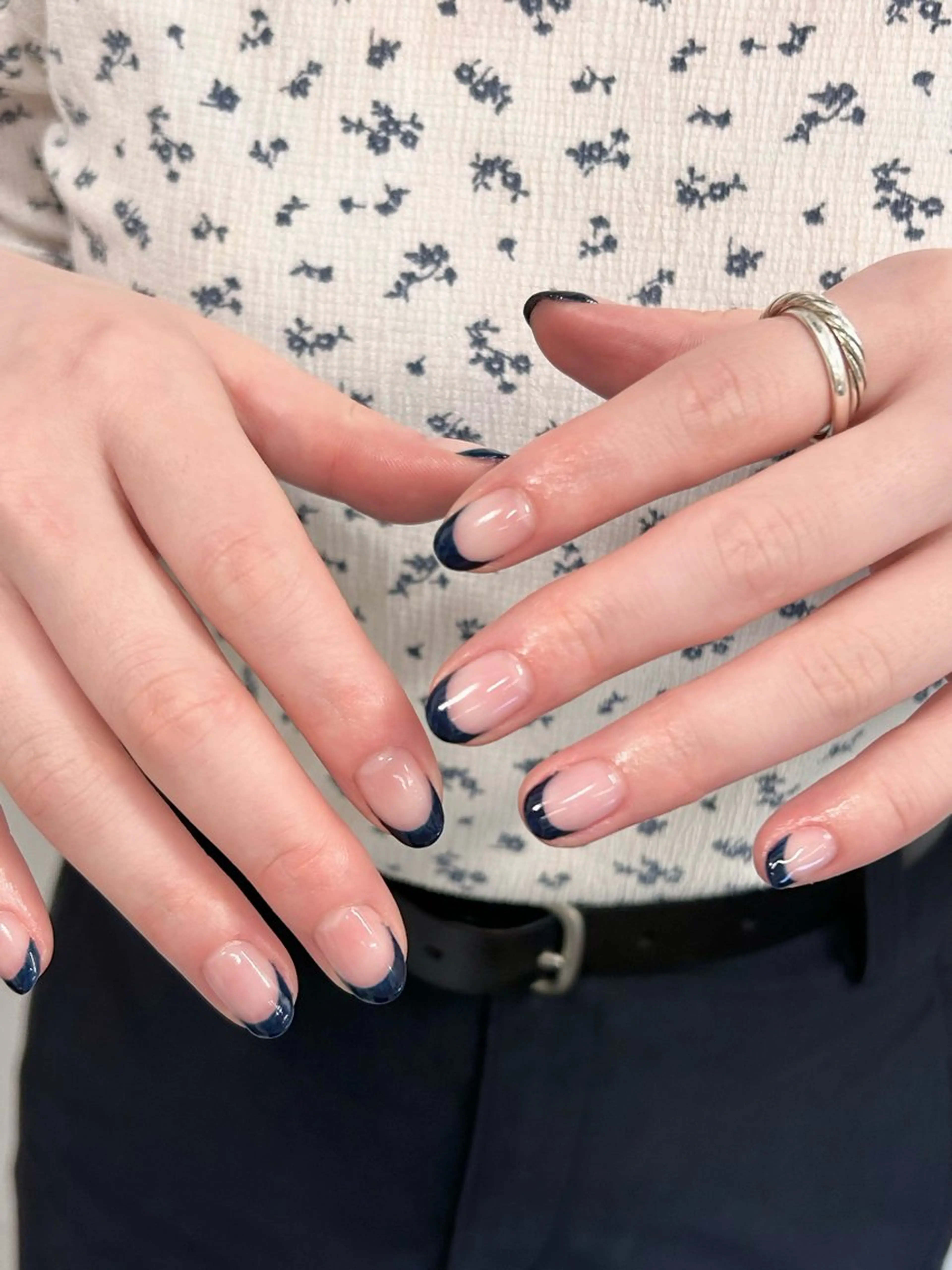 ネイル フレンチネイル ネイビー 春ネイル PU＋ON. nail works所属・Jr.nailist ayaのネイルデザイン