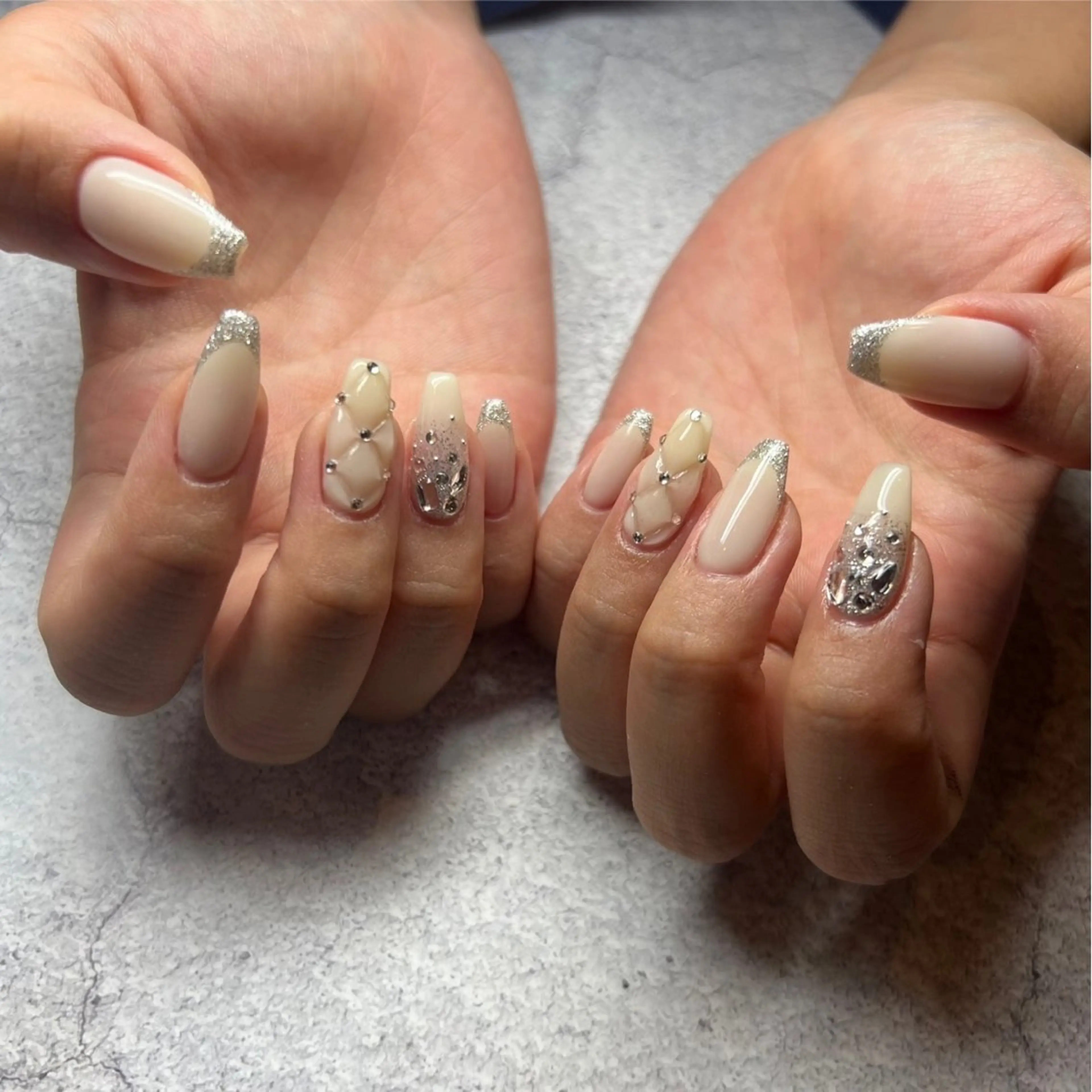 ネイル アートネイル フレンチネイル ガラスフレンチ mingo .のネイルデザイン