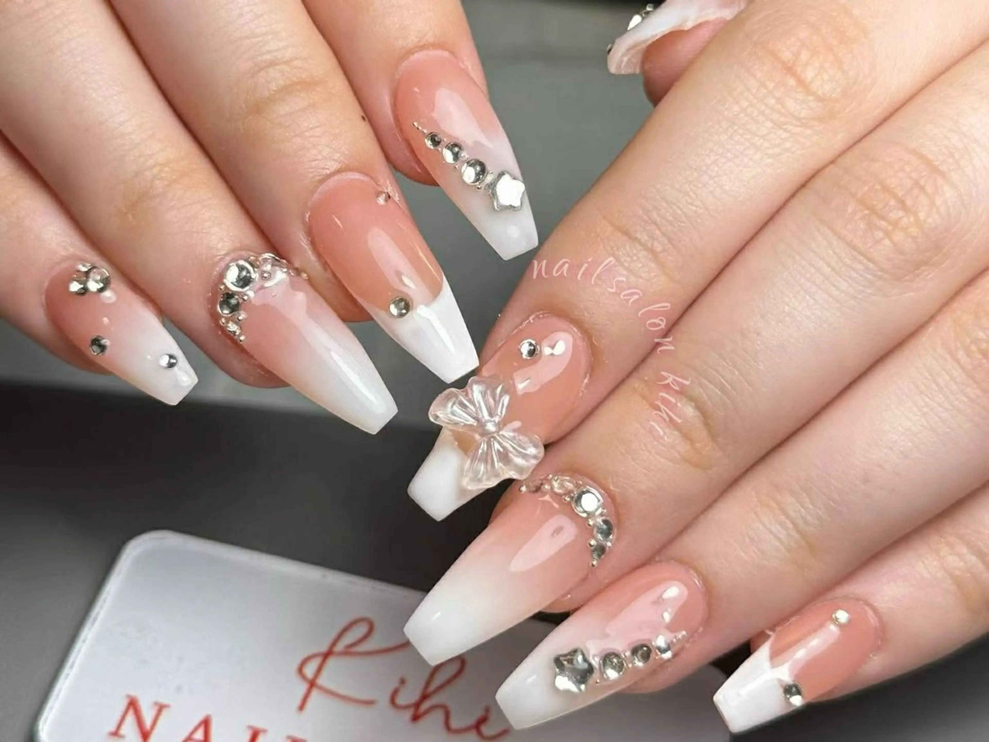 ネイル アートネイル フレンチネイル ジェルネイル グラデーション 韓国ネイル ハンドネイル さくら💮💮 【オフ無料】のネイルデザイン