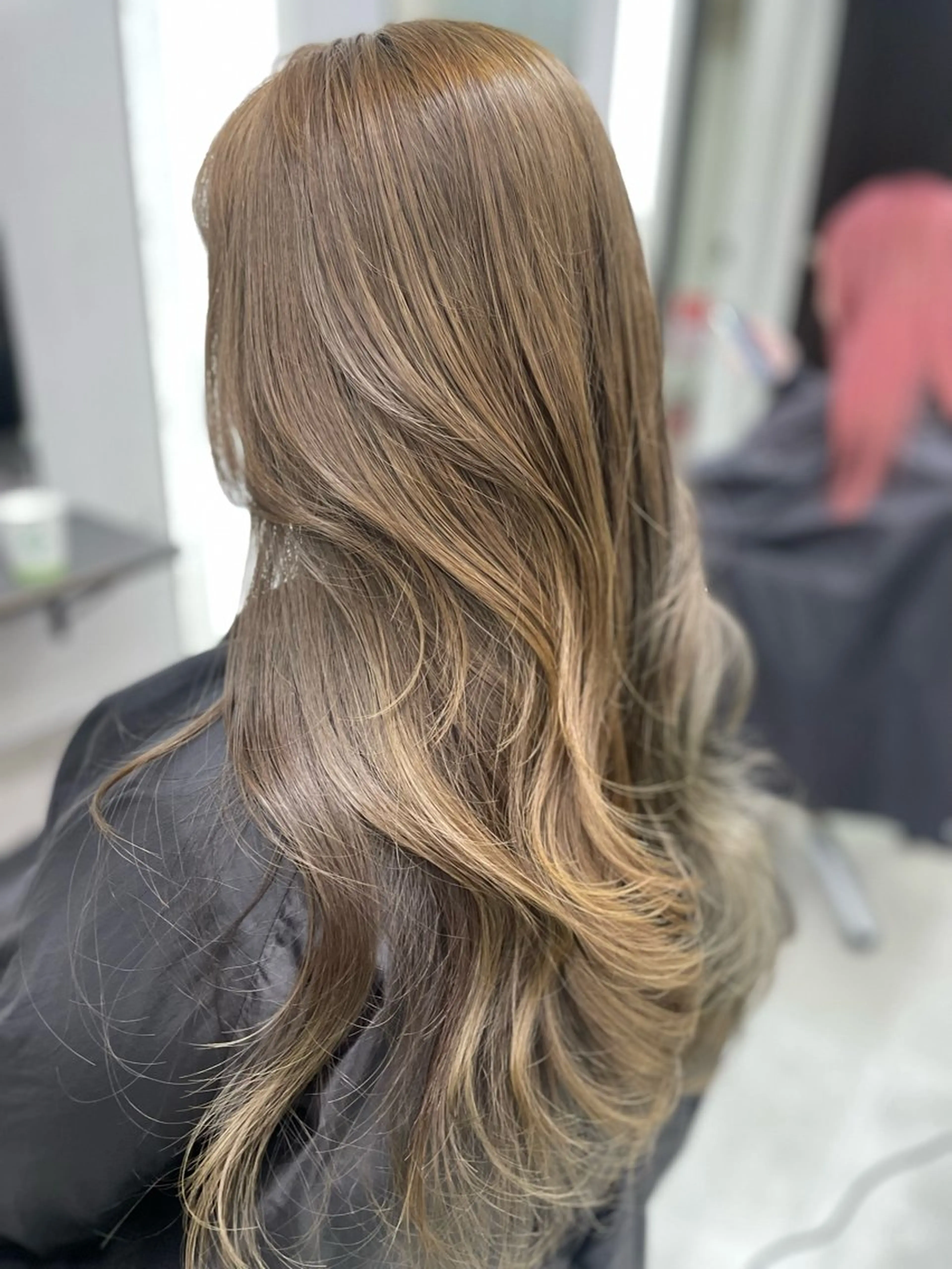 ロング カラー ベージュカラー オリーブベージュ レイヤーカット AIRI layer cut hairのヘアスタイル