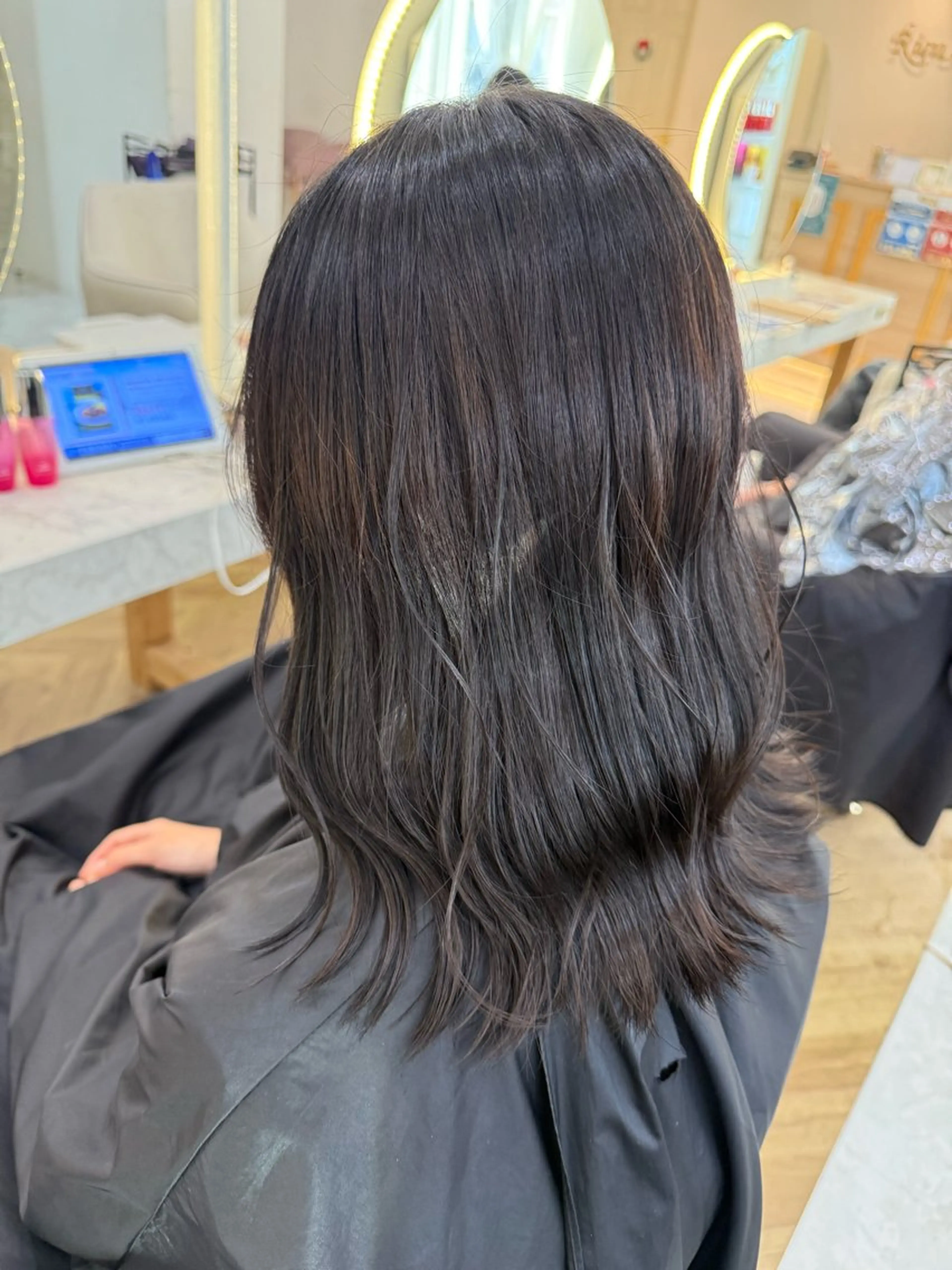 ミディアム カット 小林 美月  透明感カラーのヘアスタイル