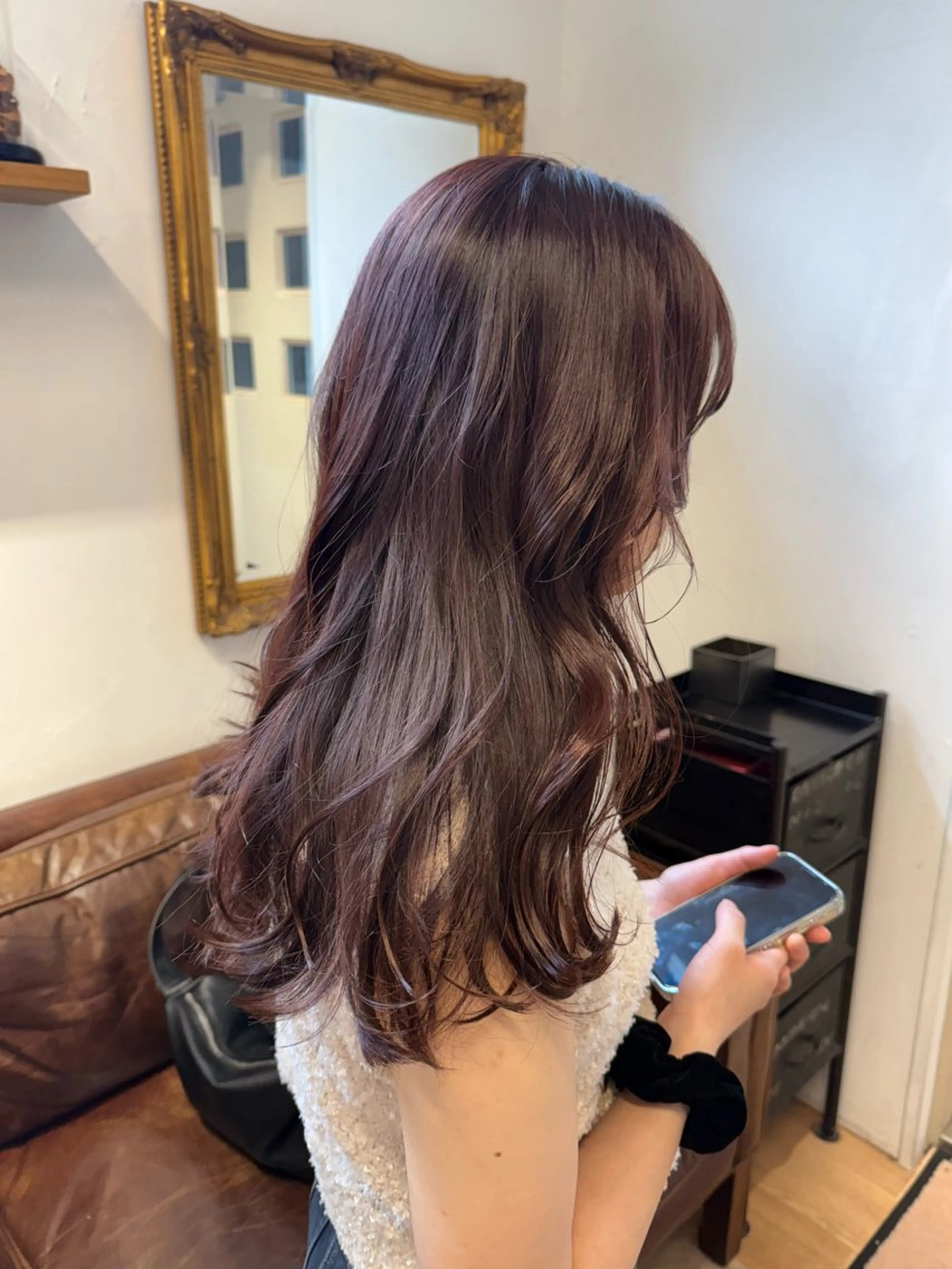 ロング カラー ミルクティー× グレージュMOMOのヘアスタイル