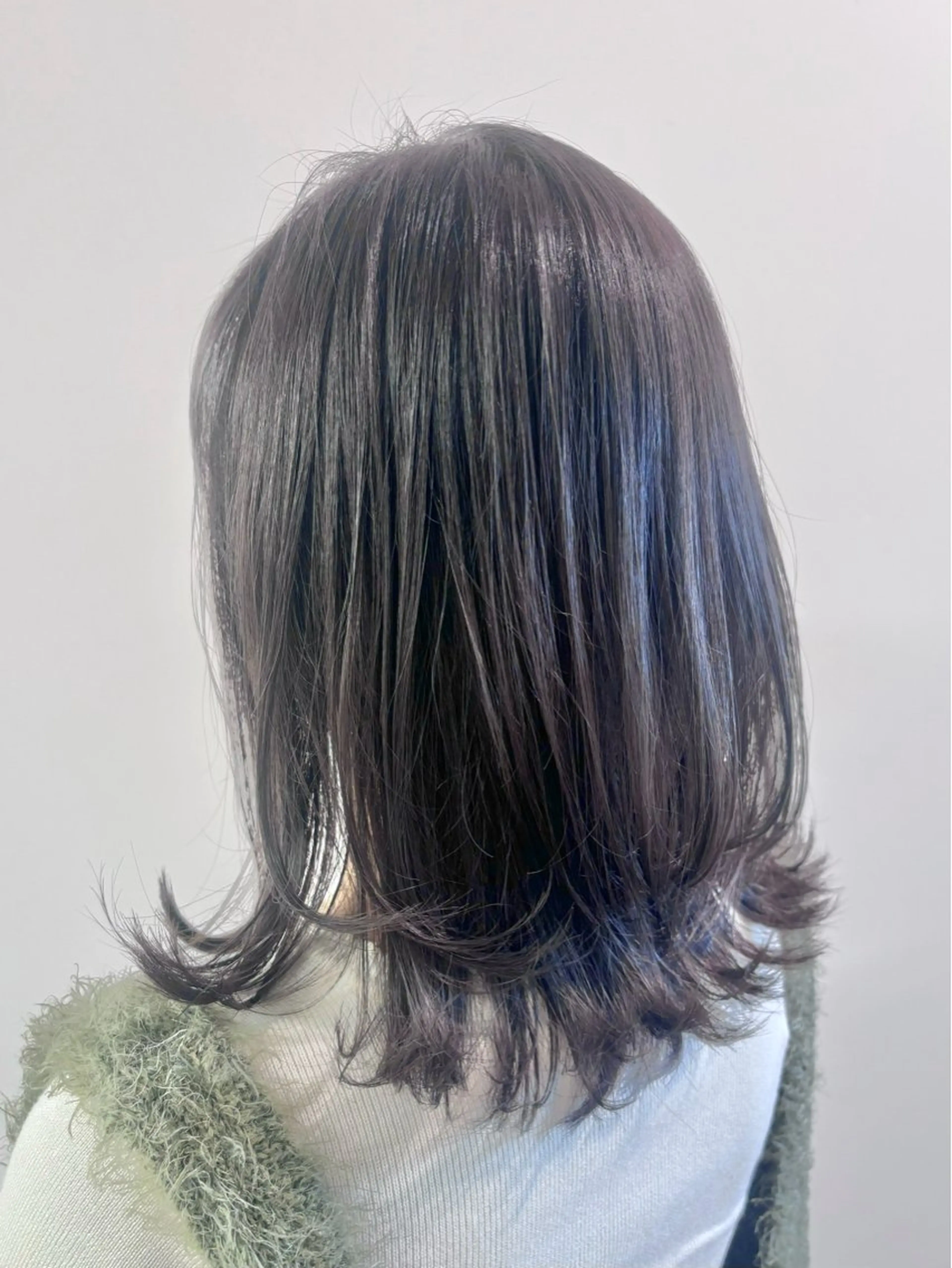 ミディアム カラー 古川 琴美のヘアスタイル