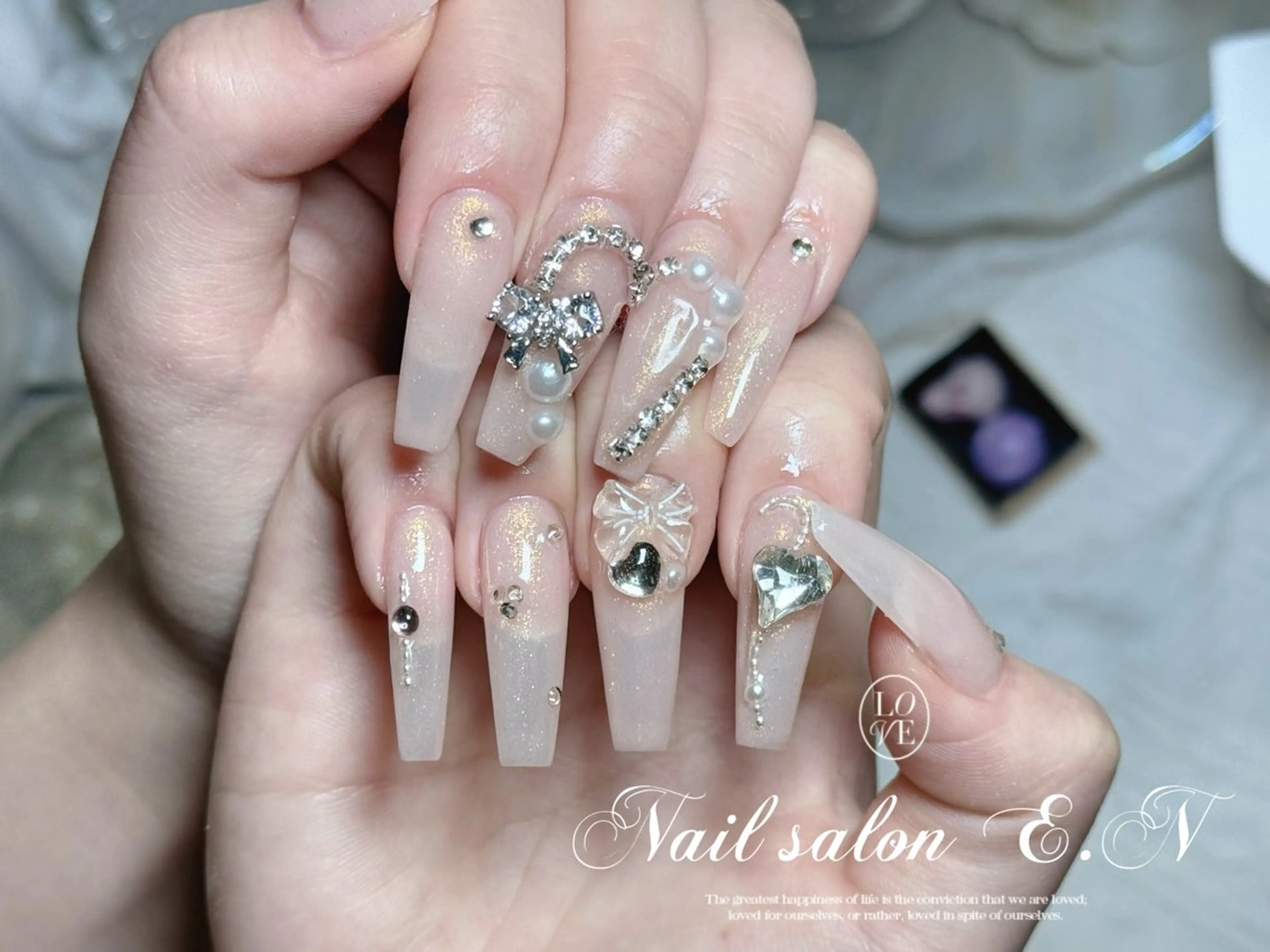 ネイル アートネイル オーロラネイル ガーリー キラキラネイル 韓国ネイル ハンドネイル E.N🦋 長さ出し/持ち込みのネイルデザイン