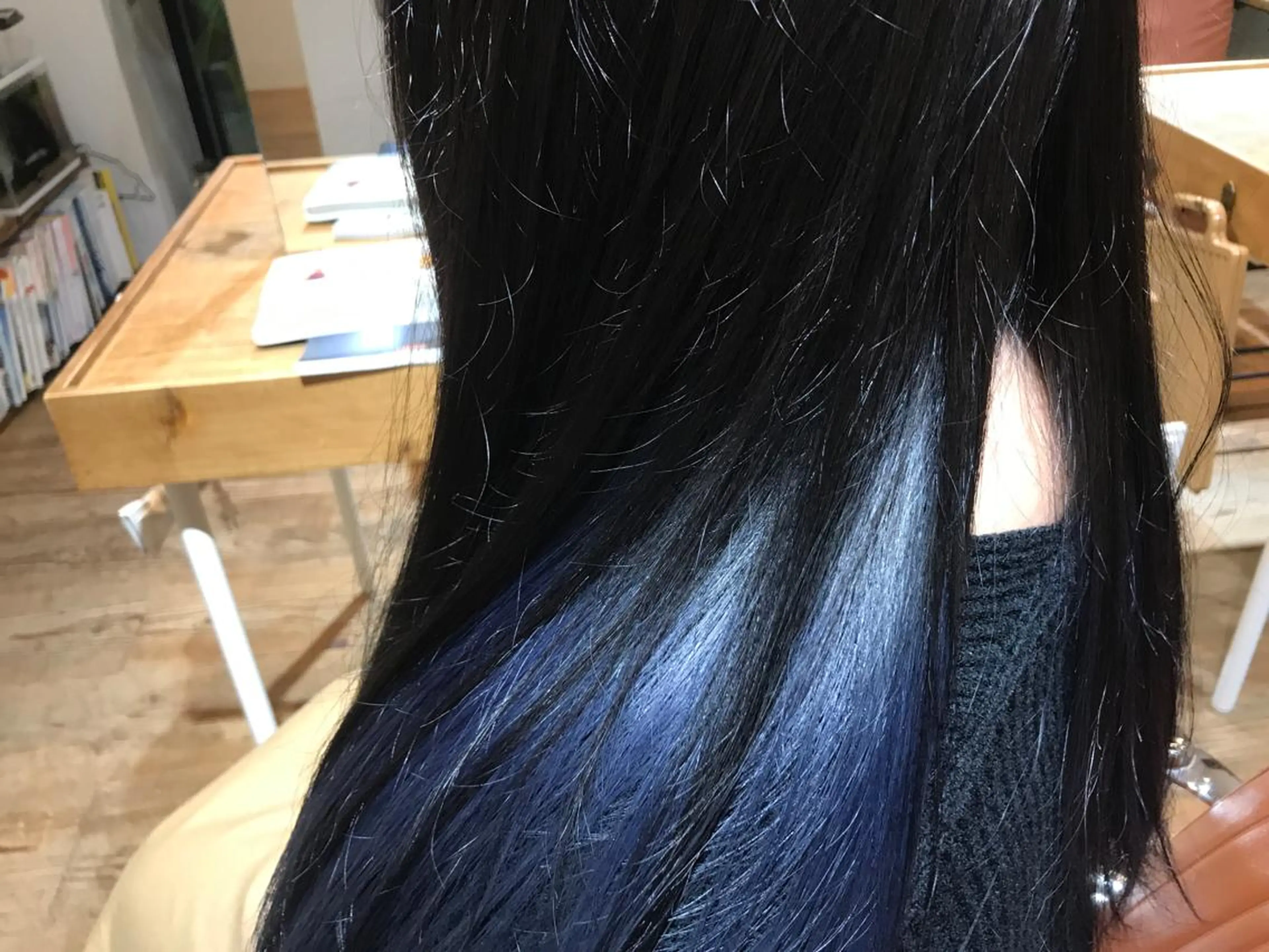 ロング カラー アッシュ ブリーチ ブルーカラー g hair design所属・土屋 紗也果のヘアスタイル